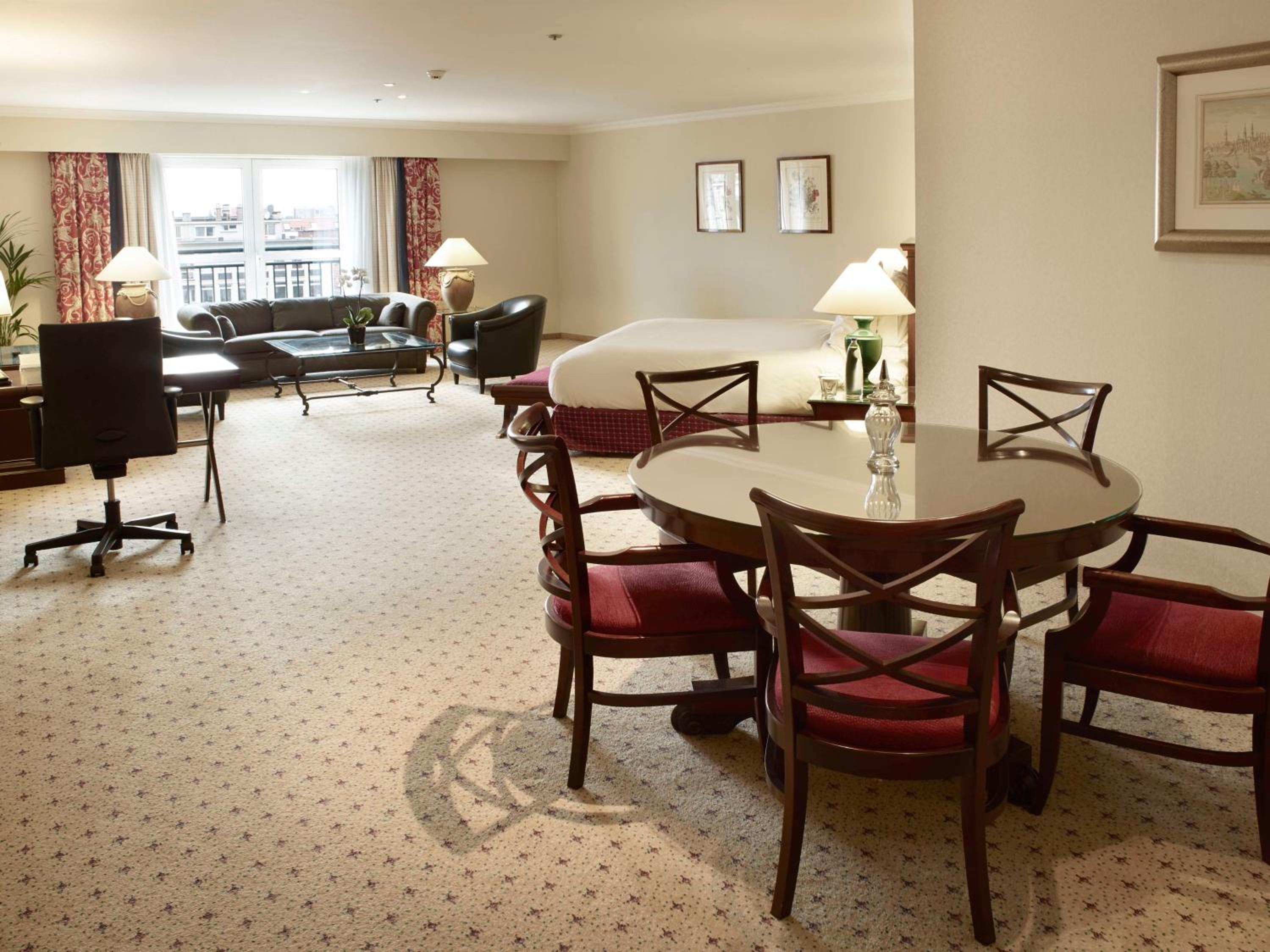 Ambassador King Suite