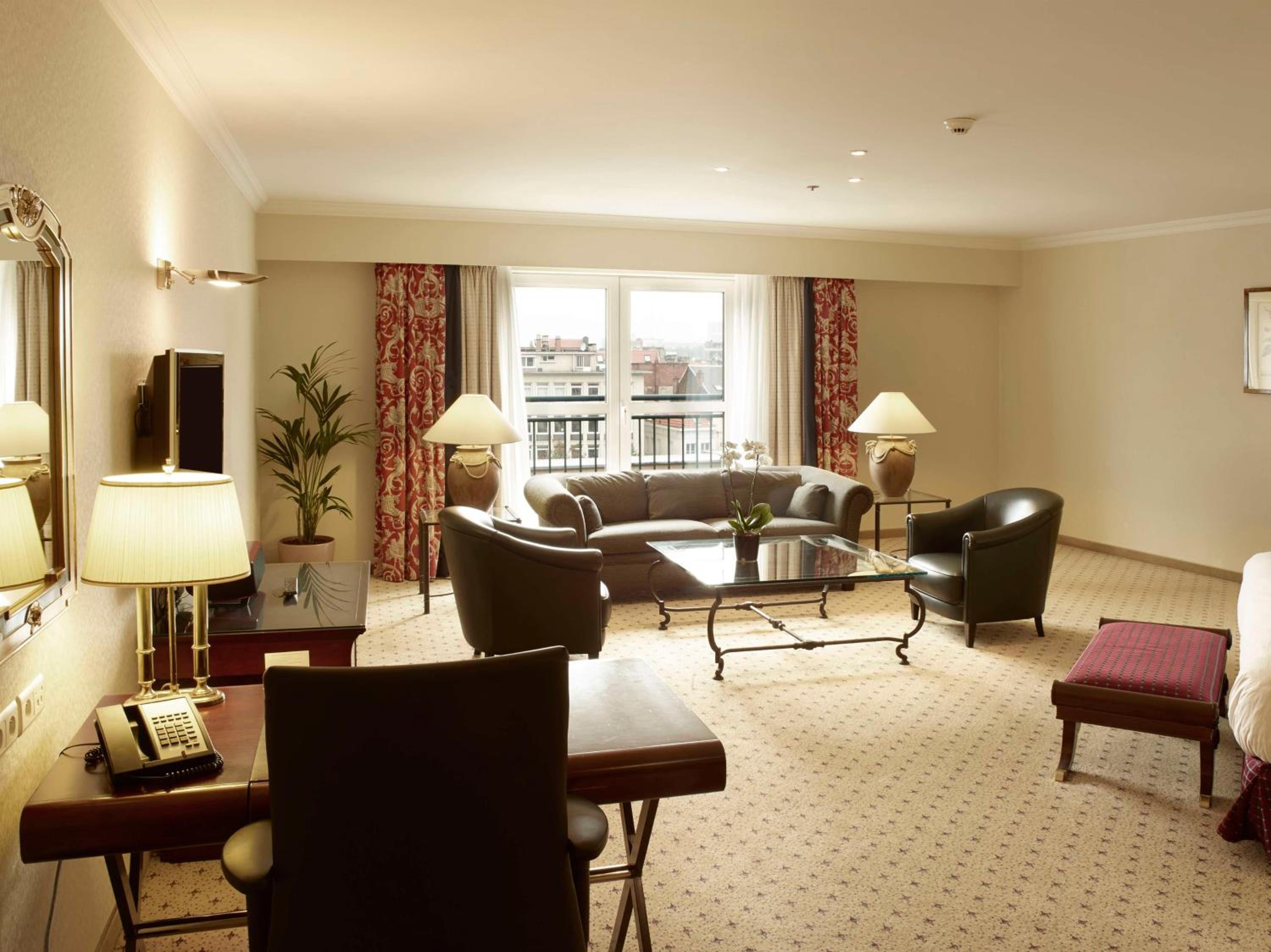 Ambassador King Suite thumbnail 6