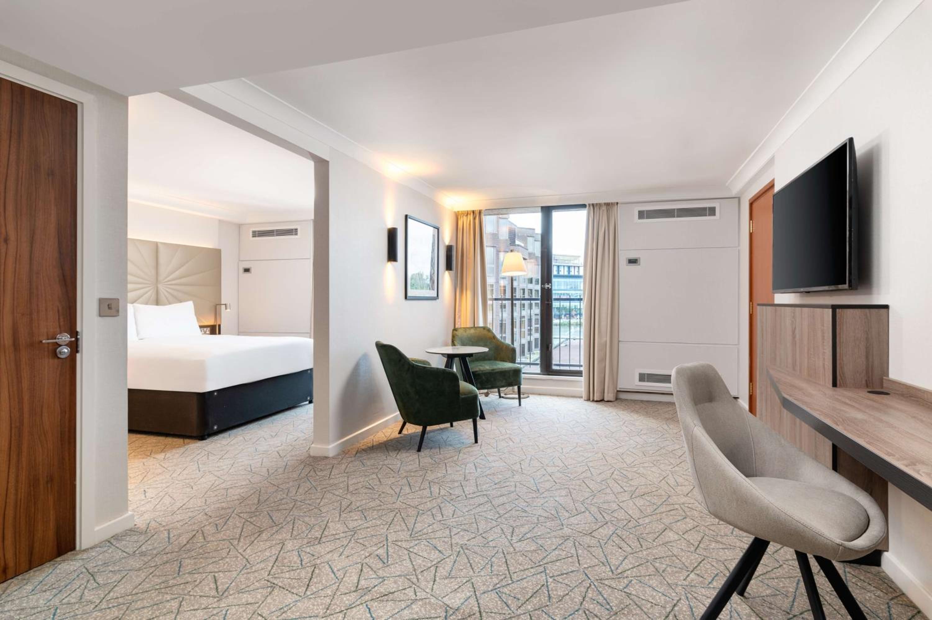Queen Room - Mobility Access - Photo 1
