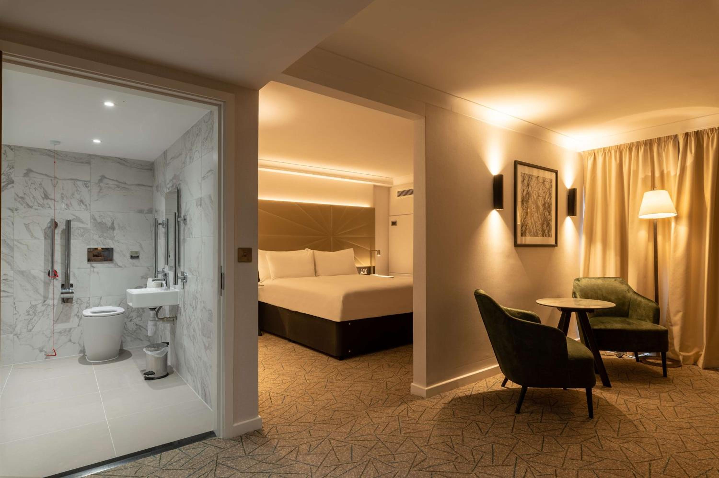 Queen Room - Mobility Access - Photo 6