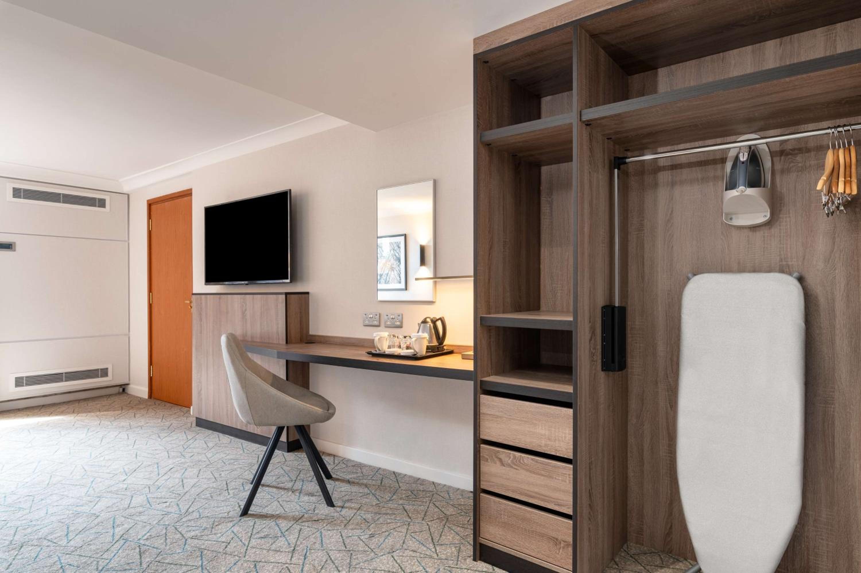 Queen Room - Mobility Access - Photo 4