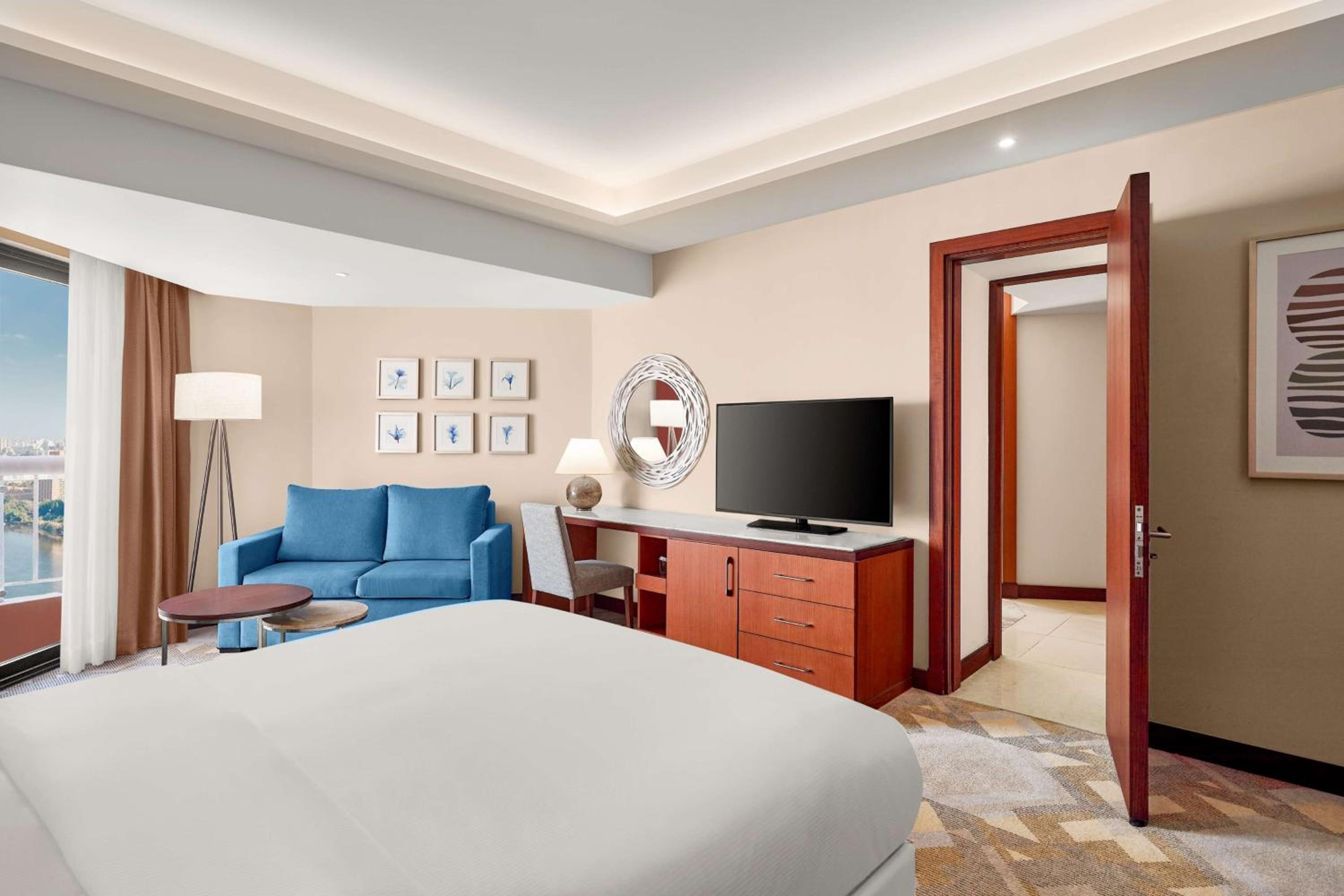 Connecting Family King Room with Nile View