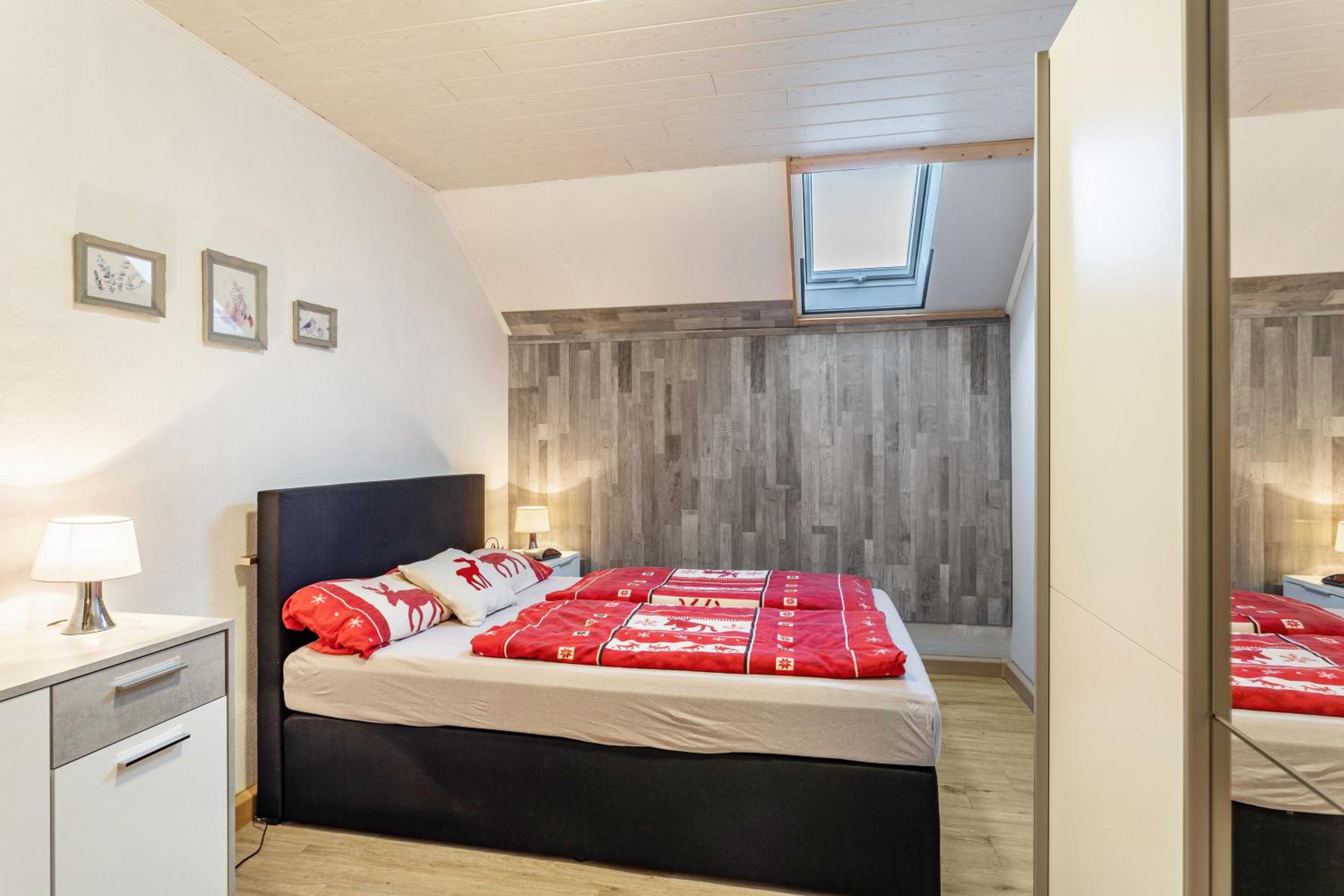 One-Bedroom Apartment with Garden photo 2