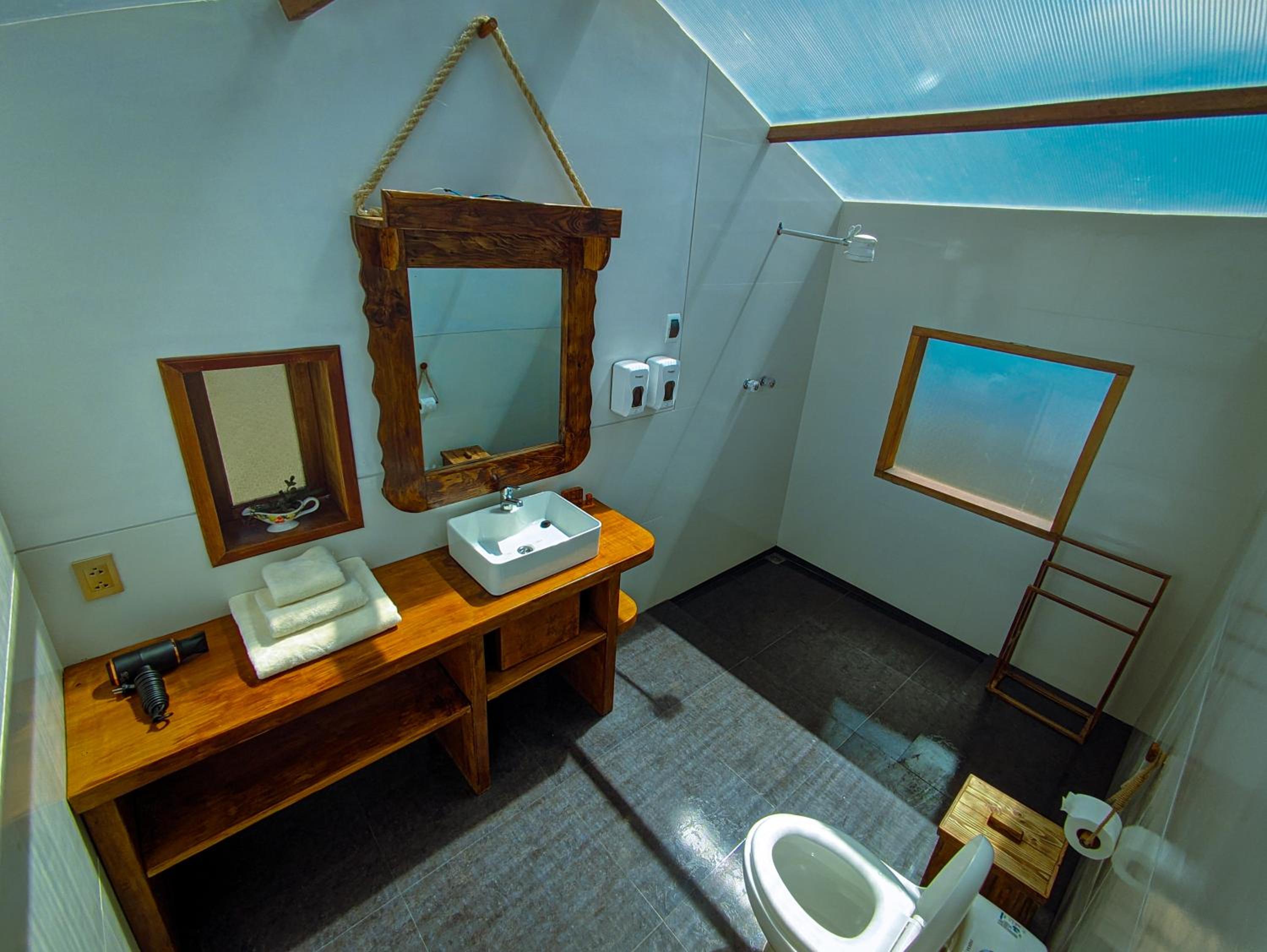 Deluxe Suite with Spa Bath photo 2