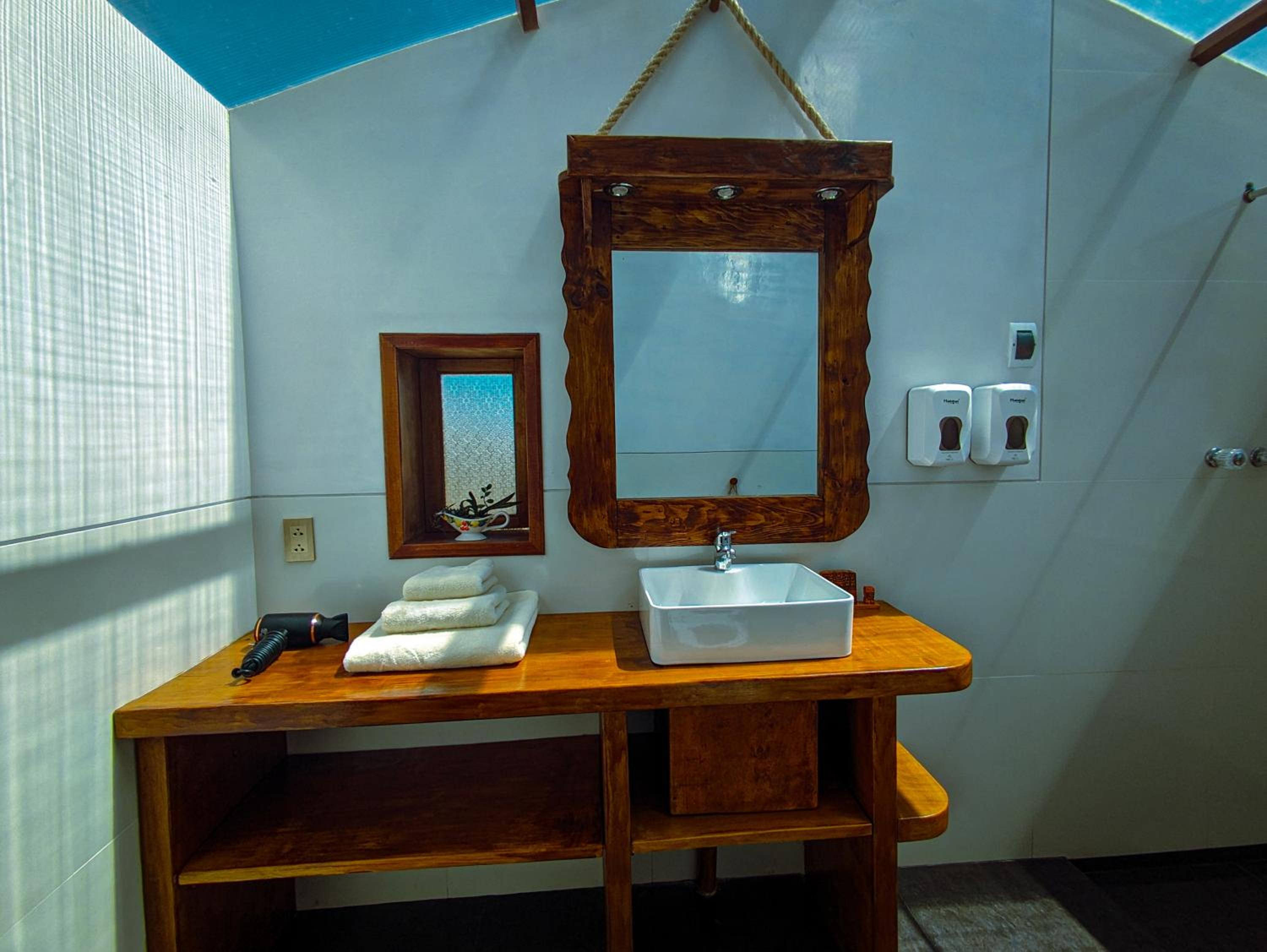 Deluxe Suite with Spa Bath photo 3