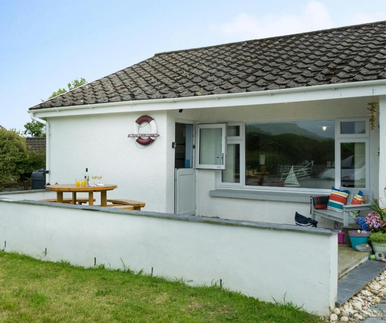 Two-Bedroom House photo 2