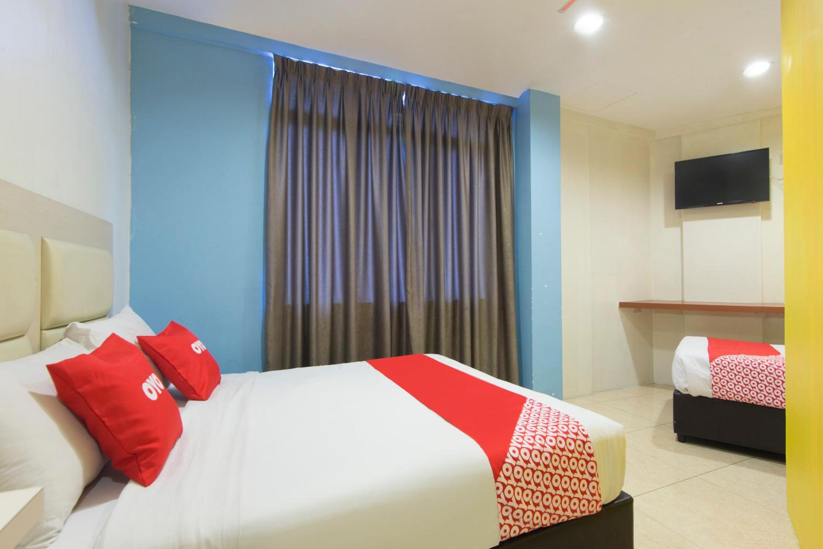 Deluxe King Room - Photo 2