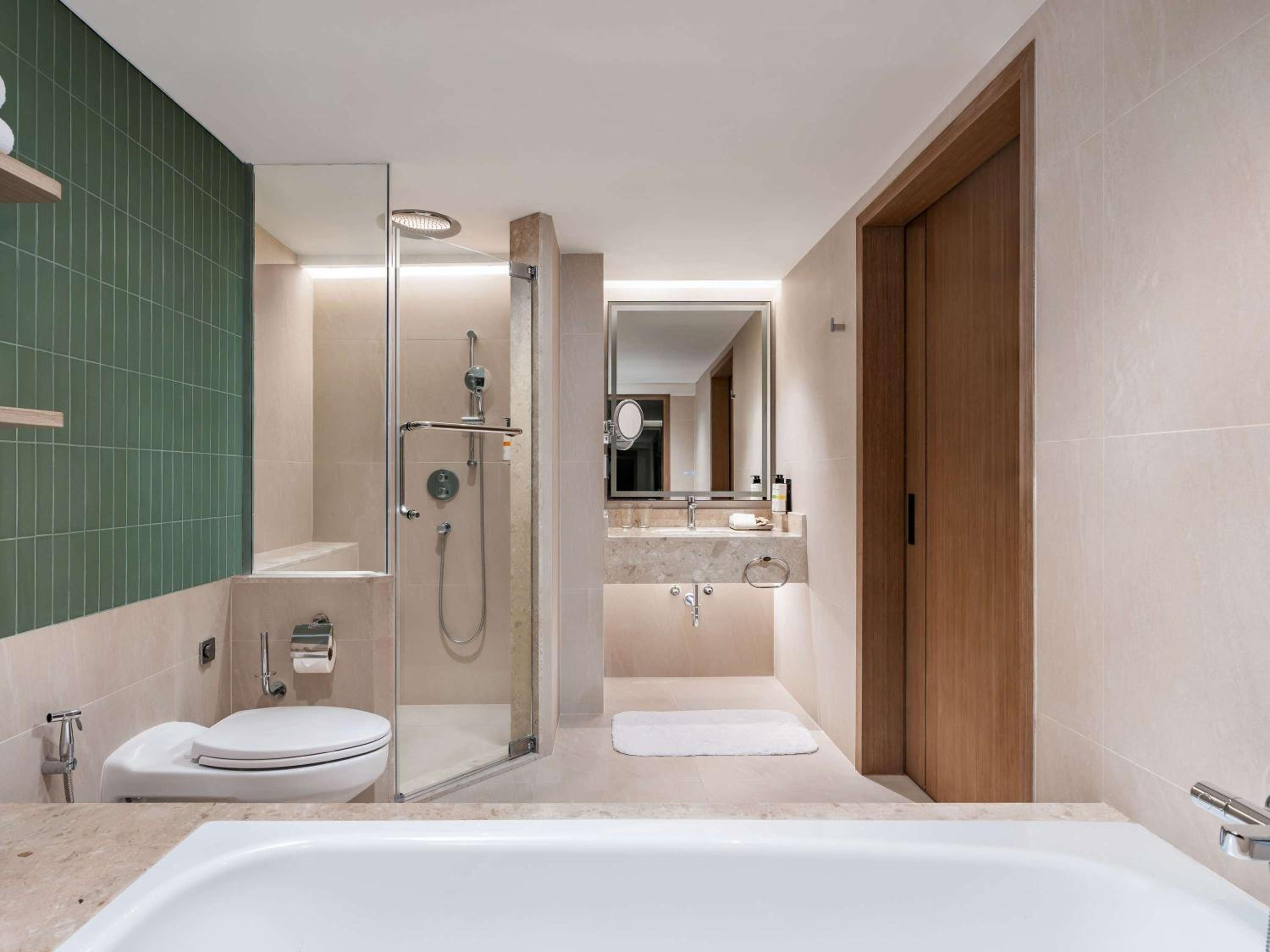 Deluxe King Room with Garden View - Photo 15