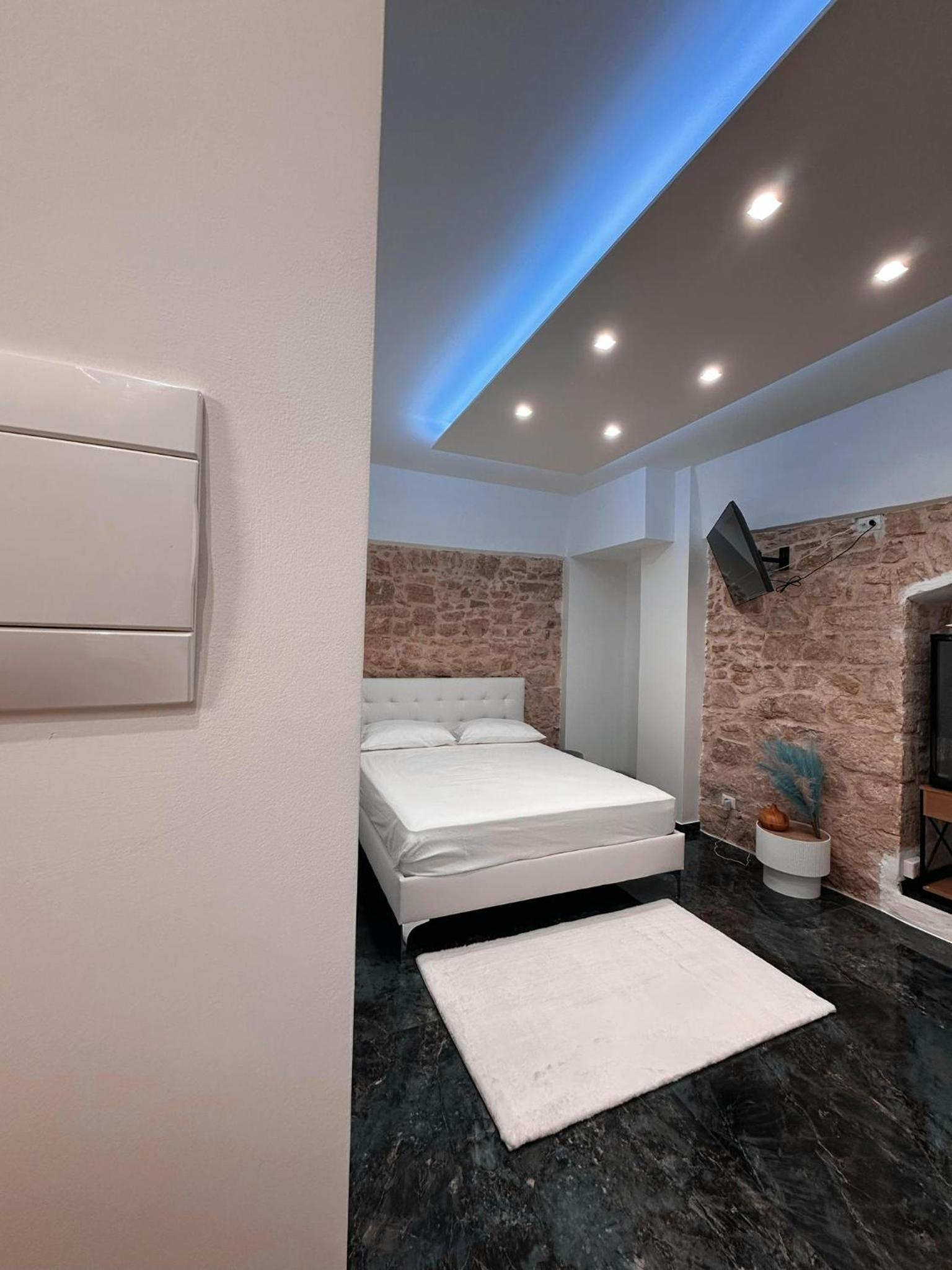 One-Bedroom House photo 1