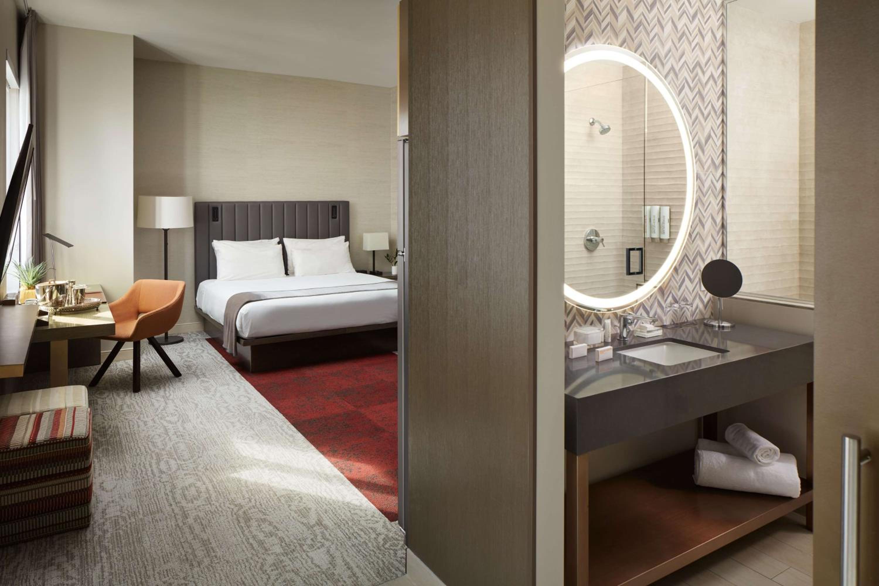 King Junior Suite - City View