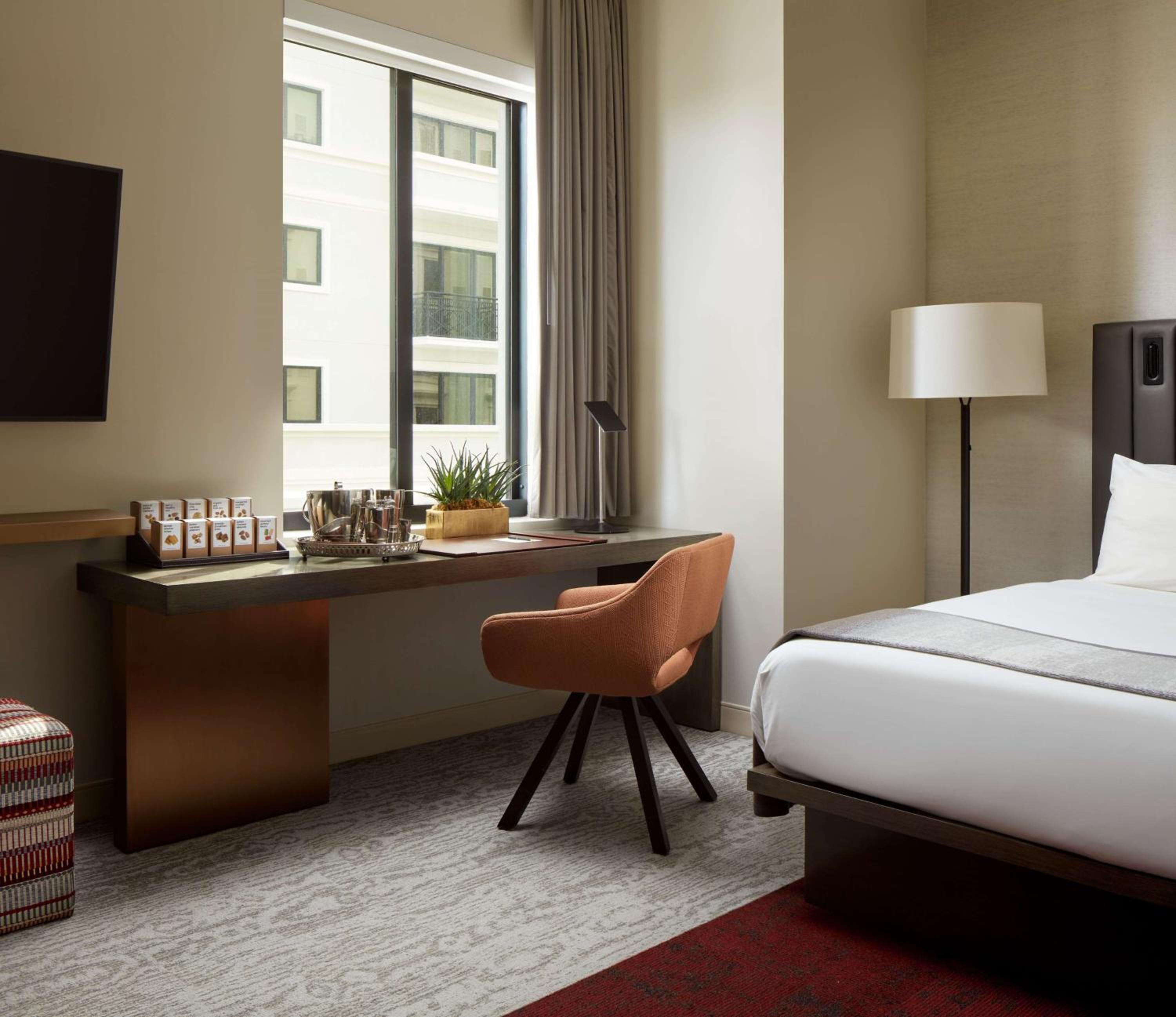 King Junior Suite - City View photo 2