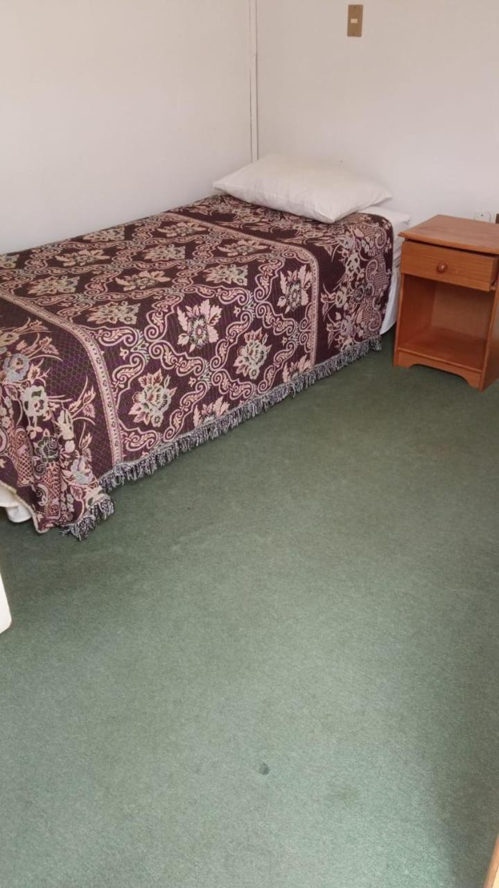 Twin Room with Private Bathroom photo 1