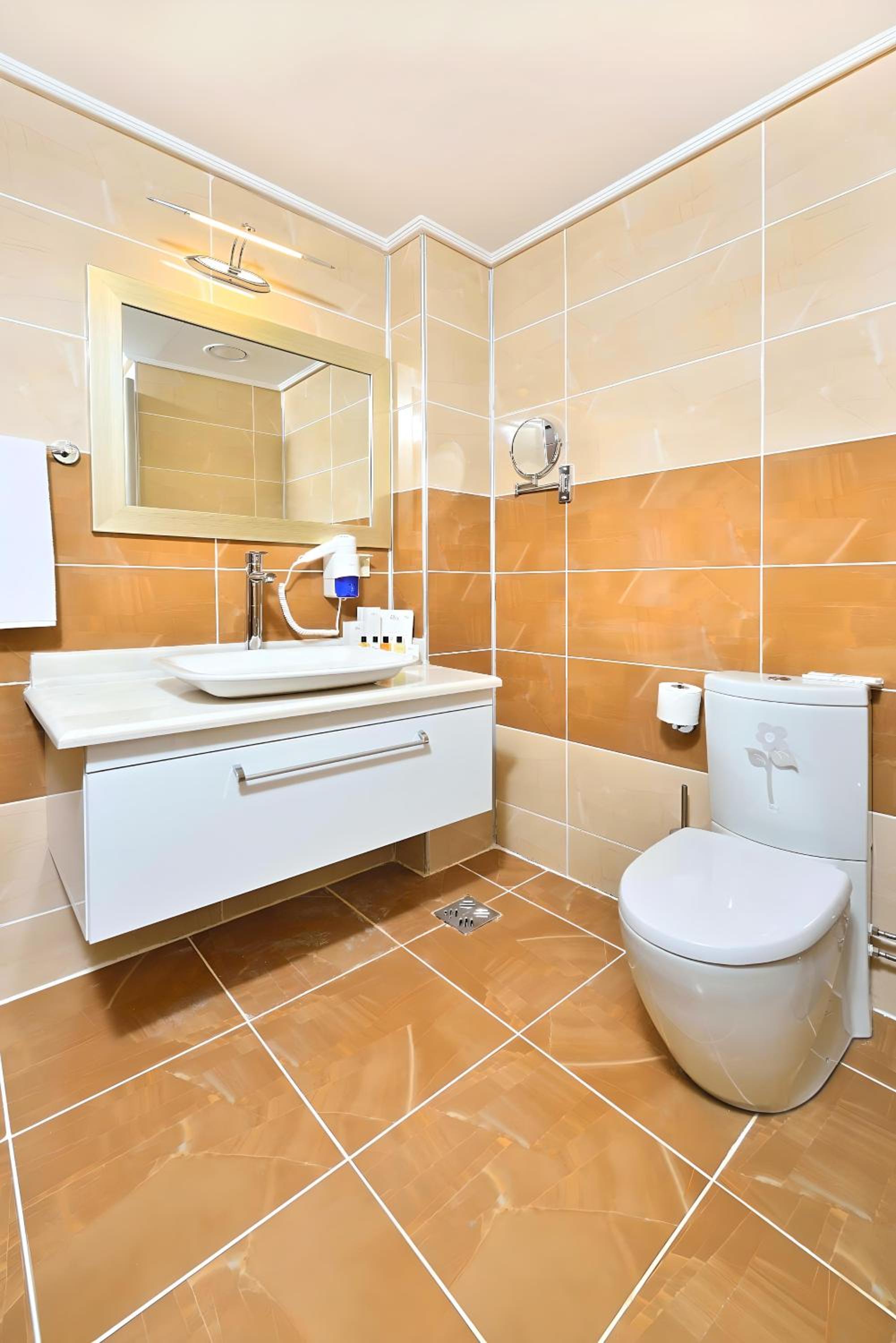 Standard Double or Twin Room photo 3