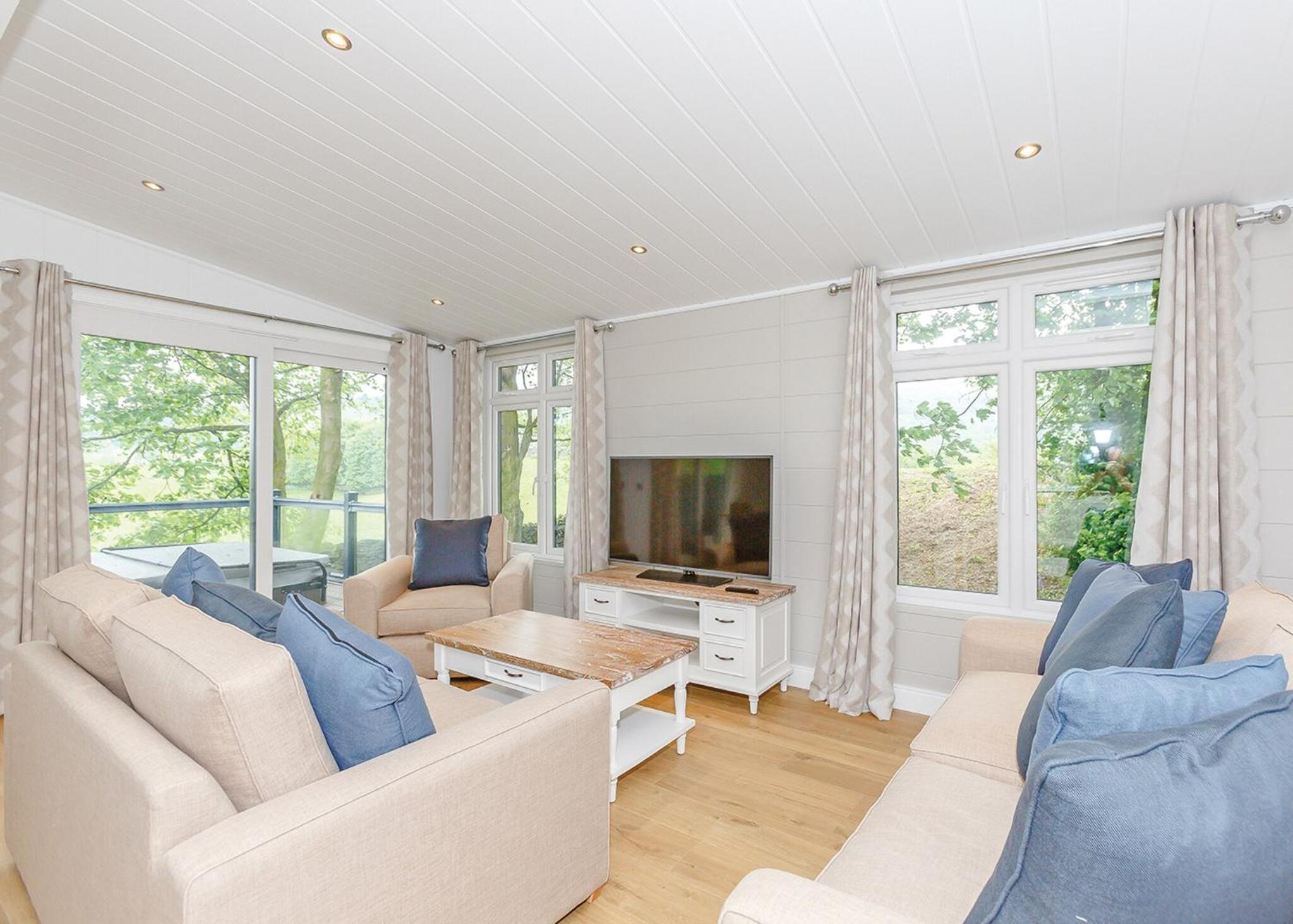 Three-Bedroom House 2 photo 2
