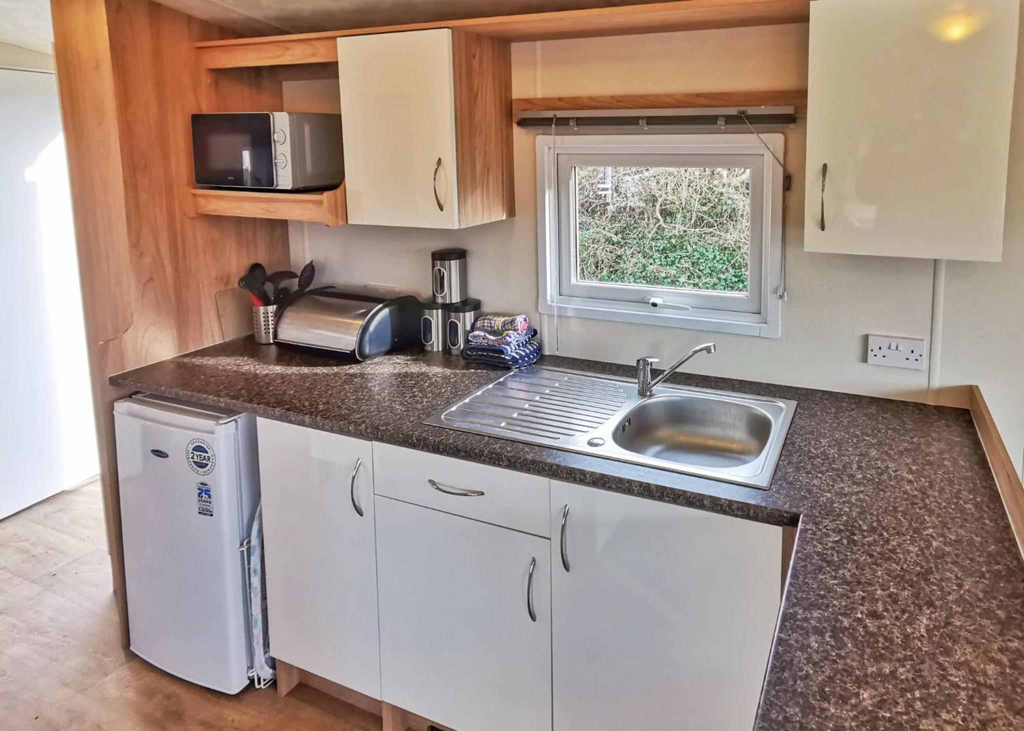 Mobile Home 5 photo 3
