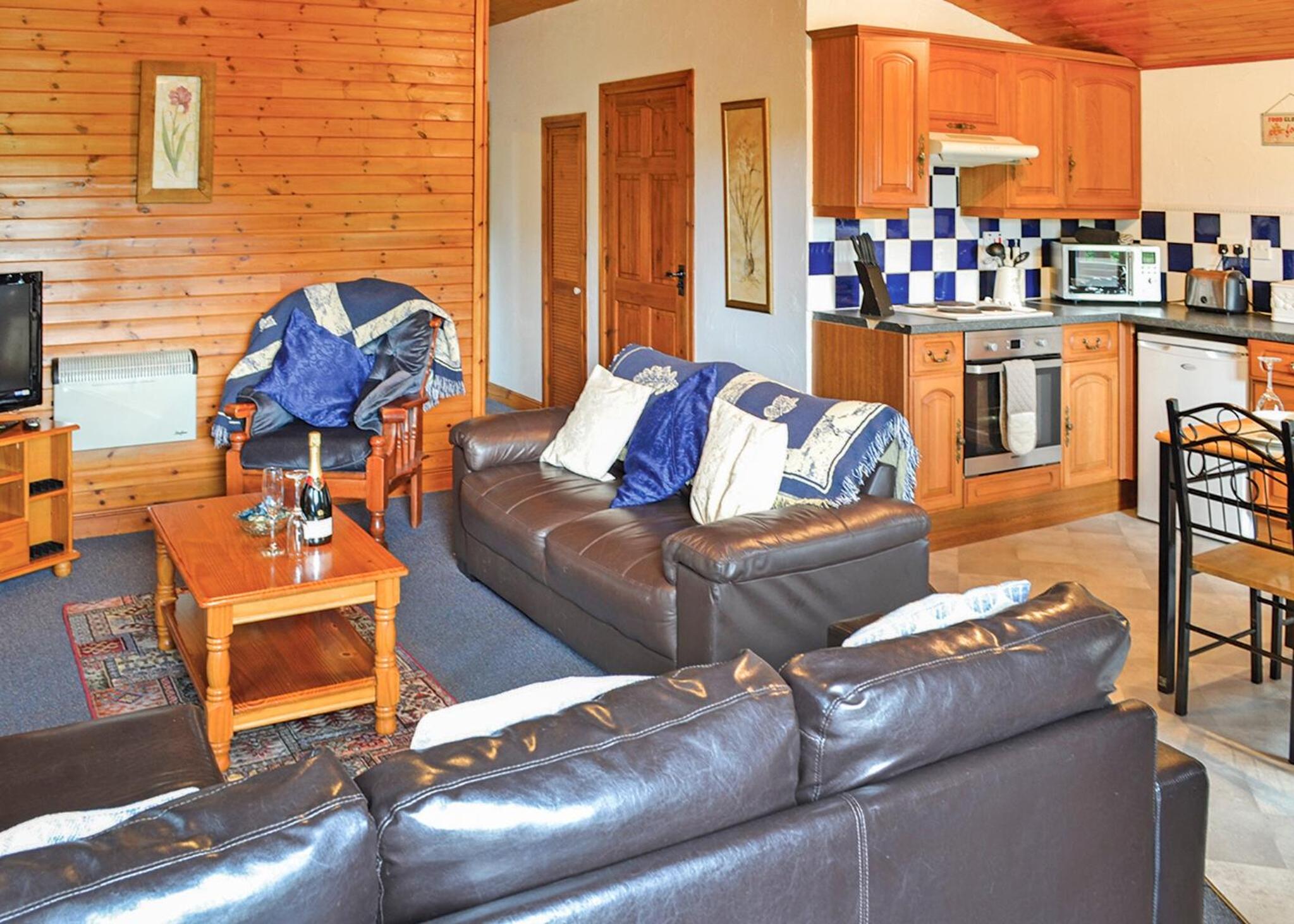 Three-Bedroom House photo 2