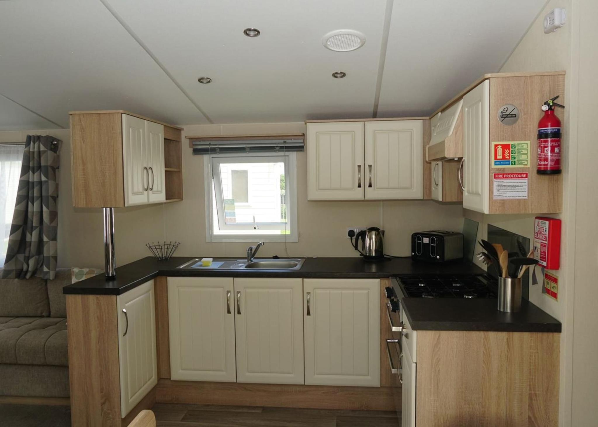 Three-Bedroom Mobile Home photo 3