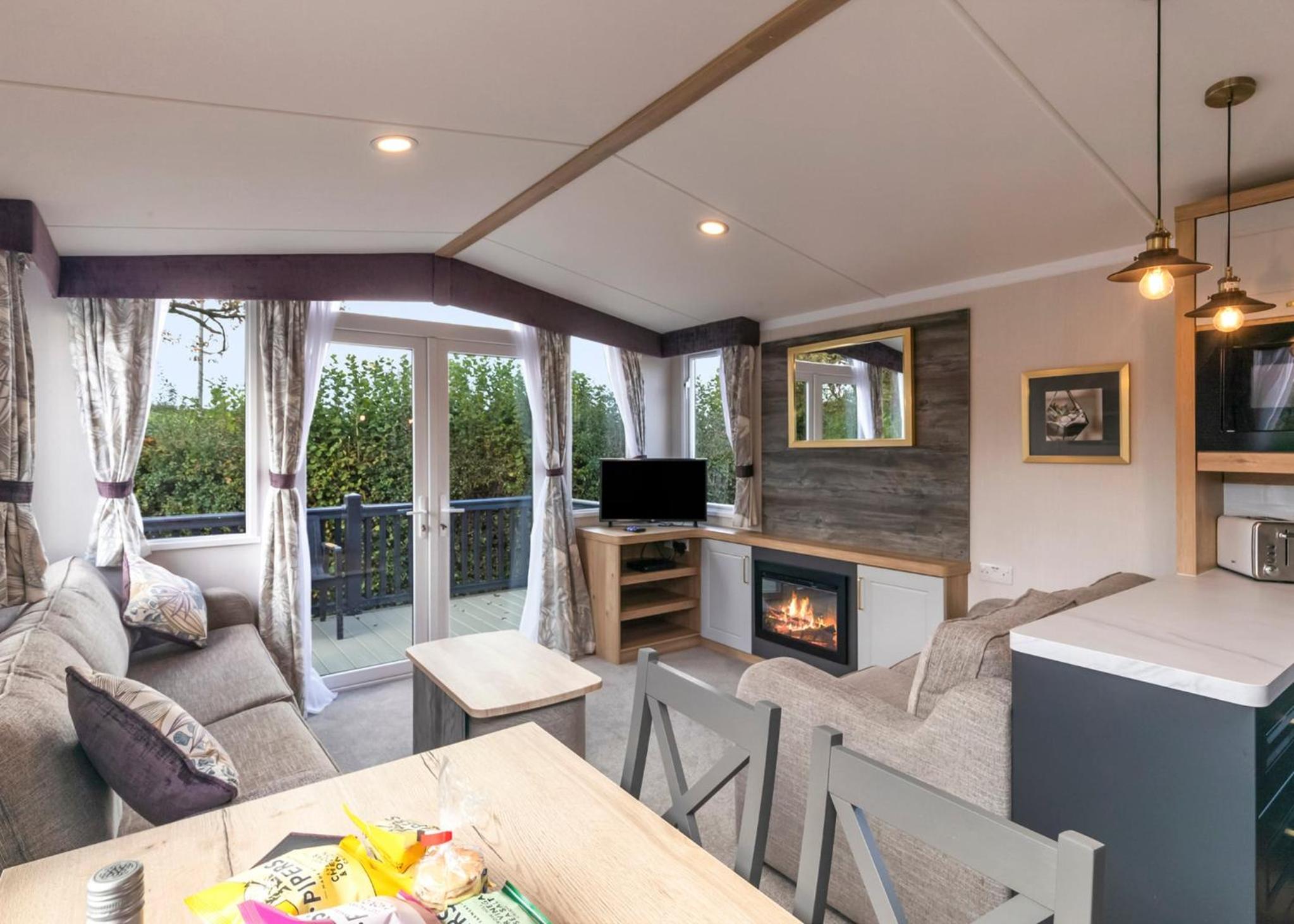 Three-Bedroom Mobile Home photo 3
