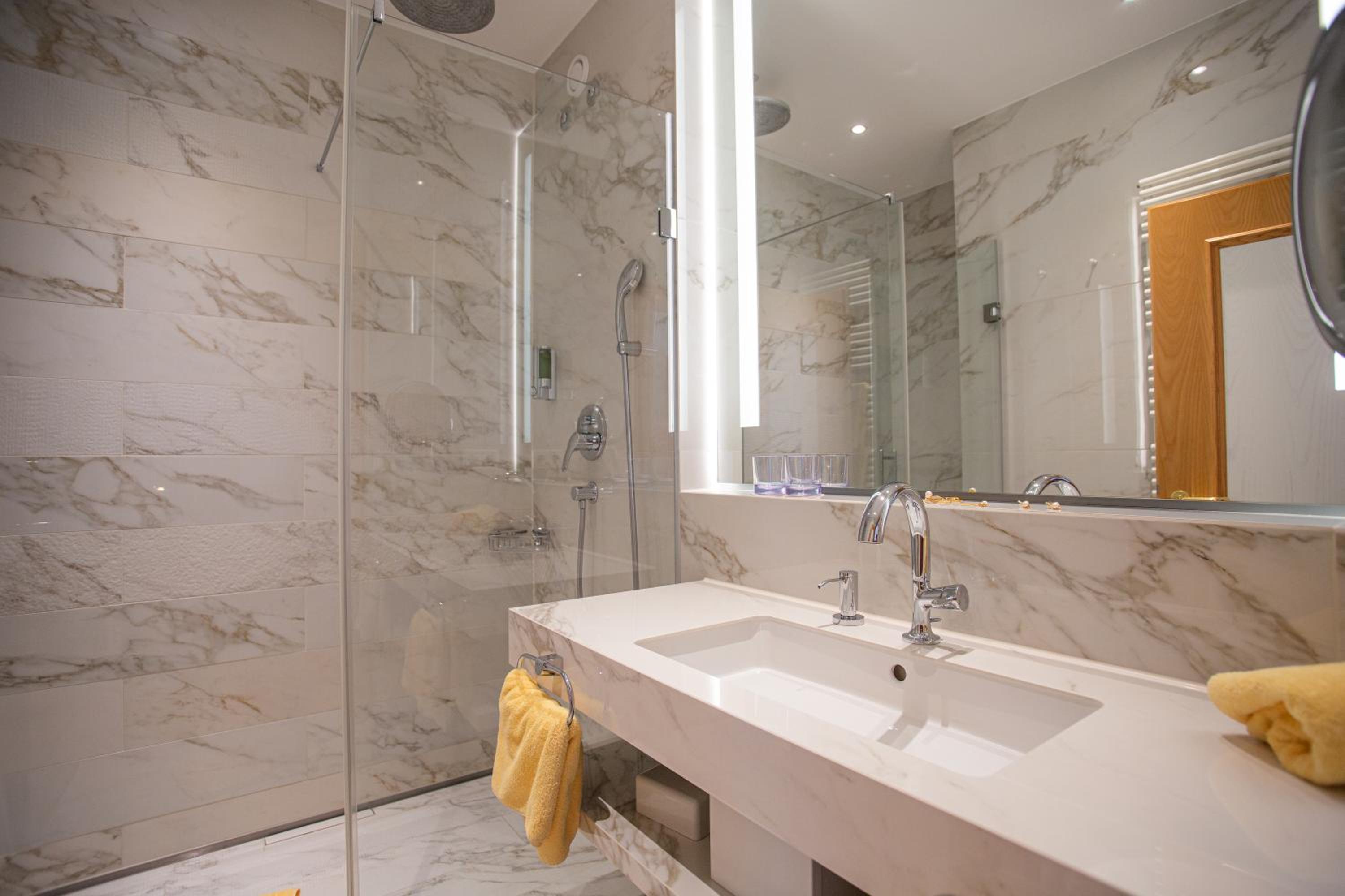Suite (2 Adults) photo 3