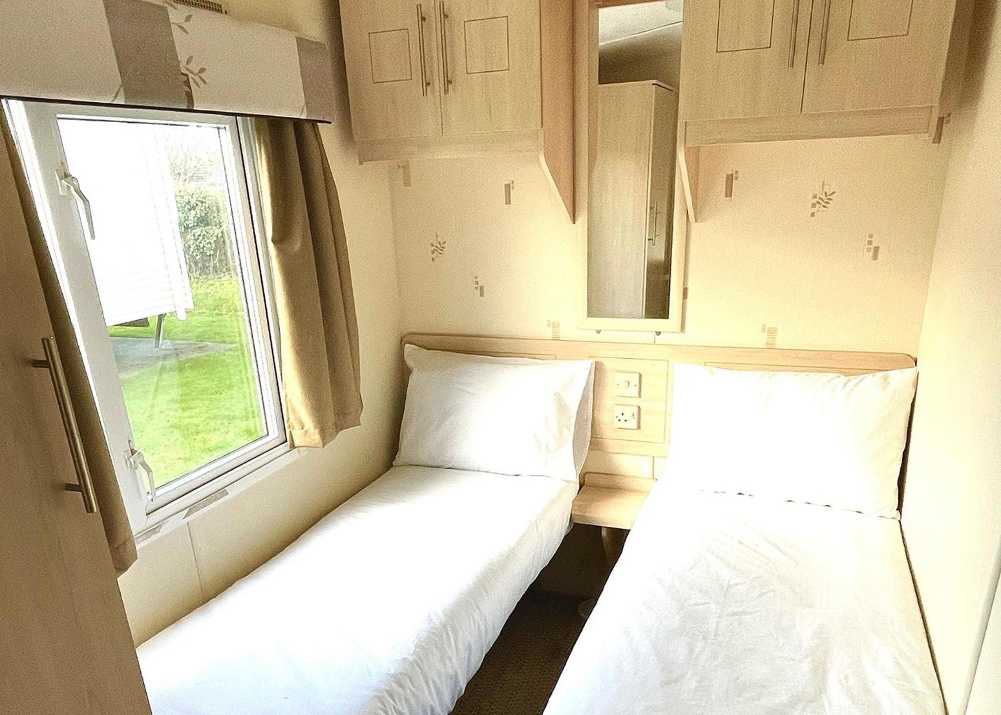 Mobile Home 9 photo 2