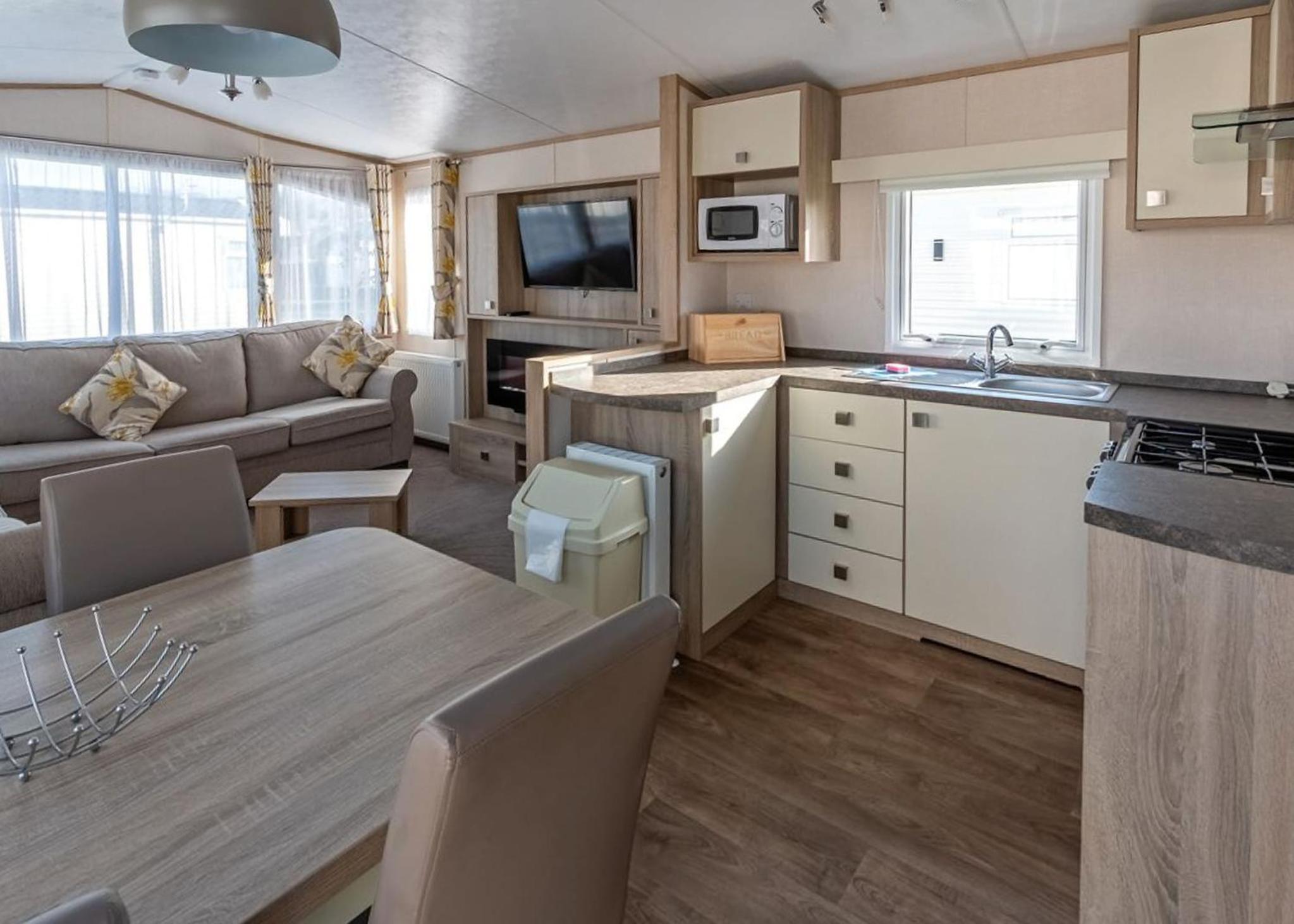 Mobile Home 5 photo 2