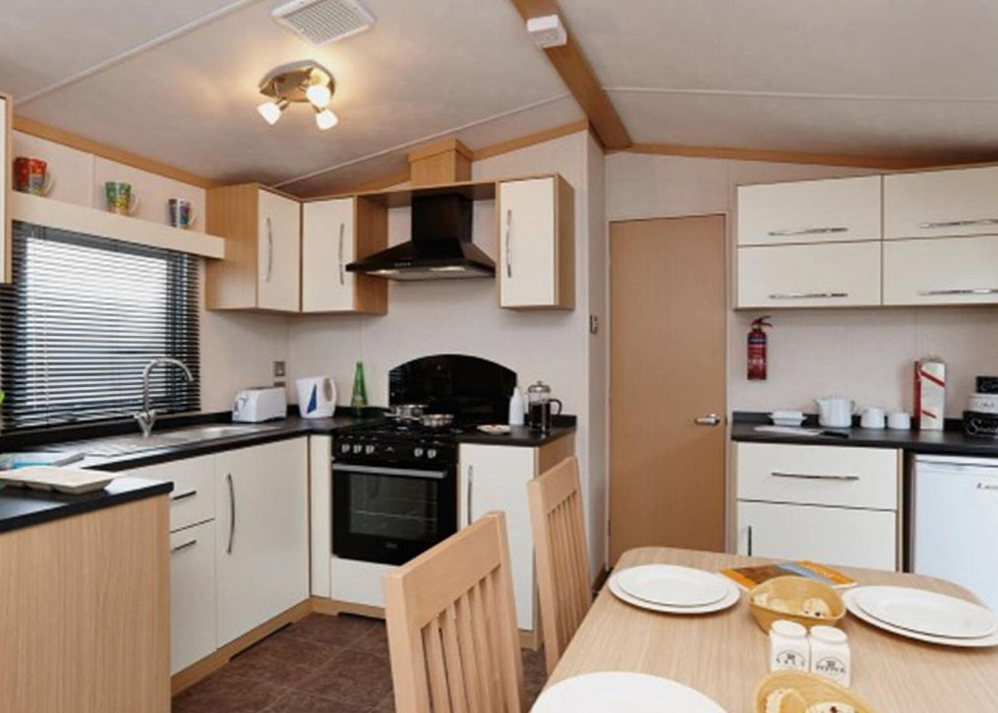 Mobile Home 7 photo 2