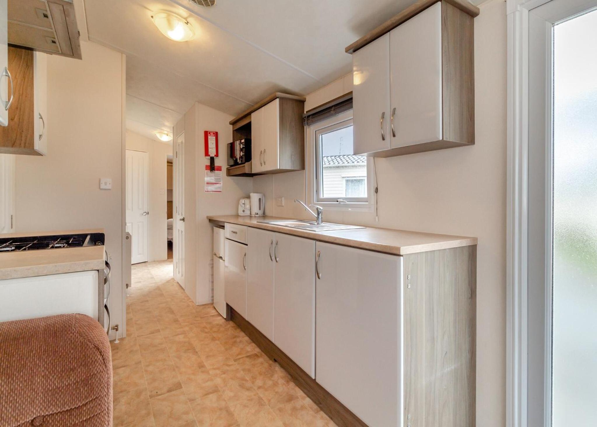 Mobile Home 10 photo 2