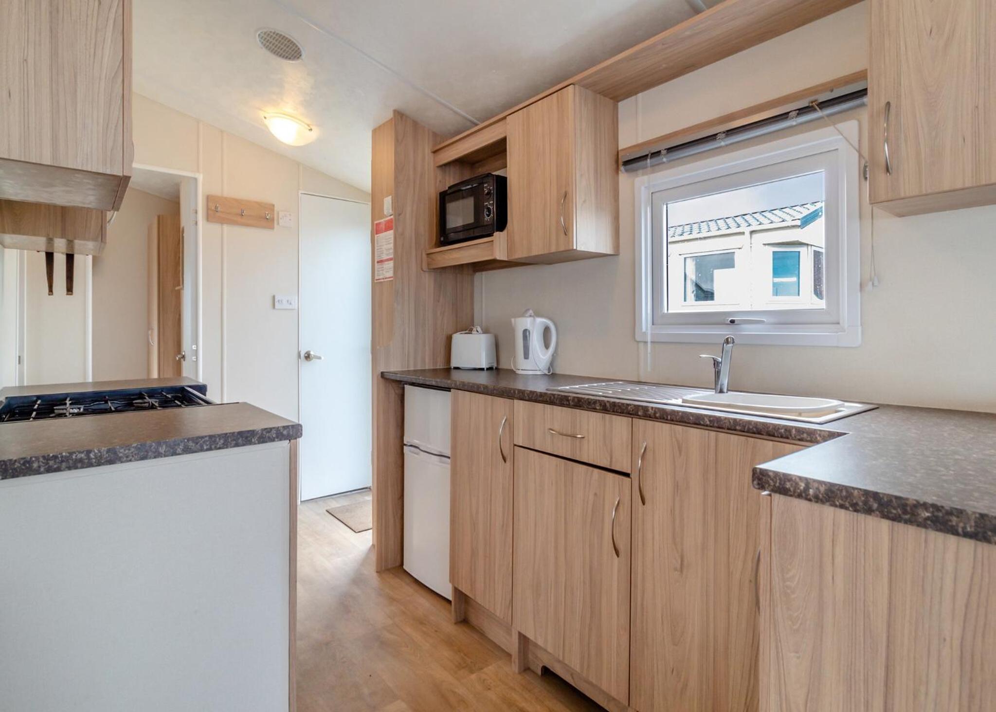 Mobile Home 10 photo 3