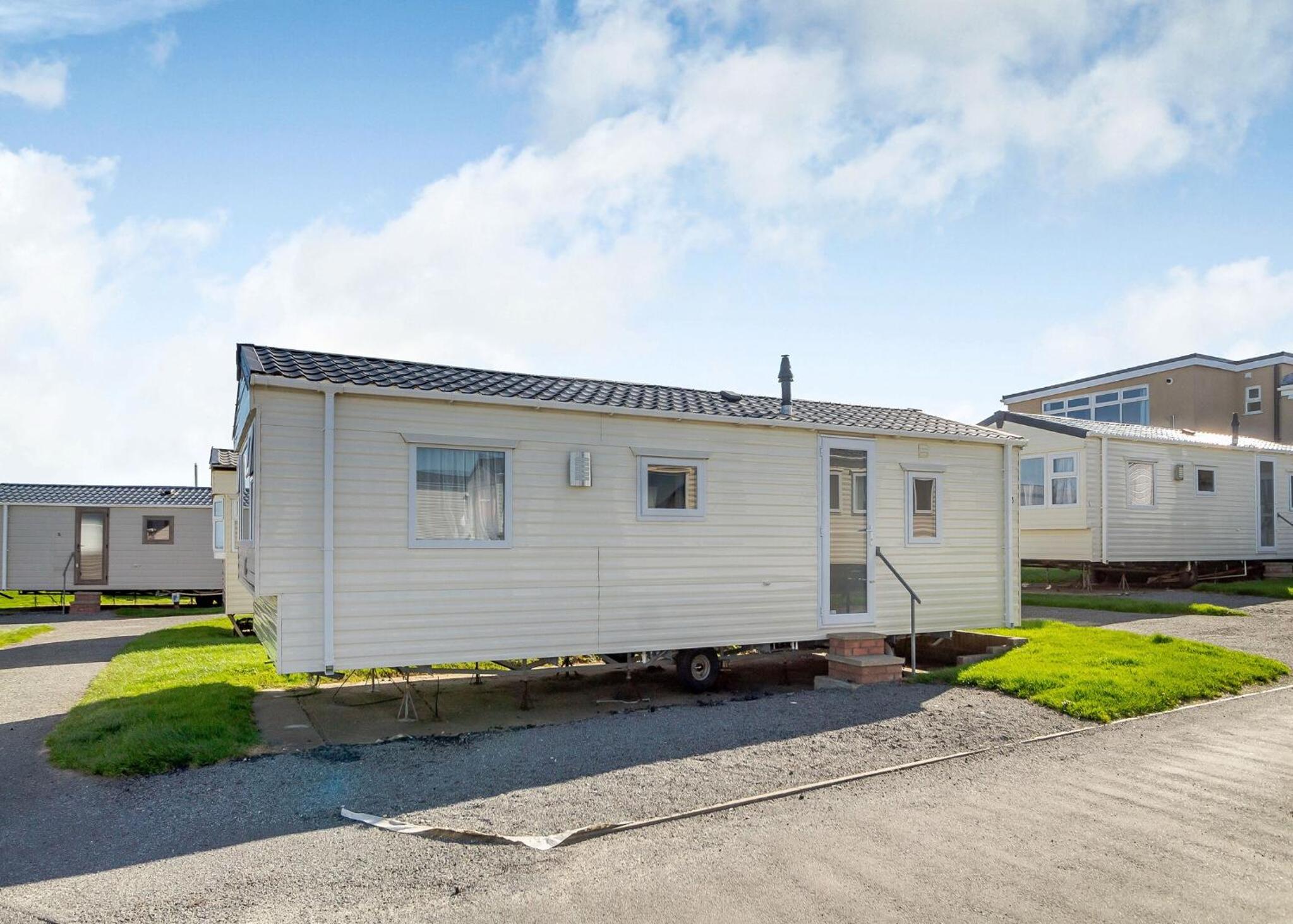 Mobile Home 10 photo 2