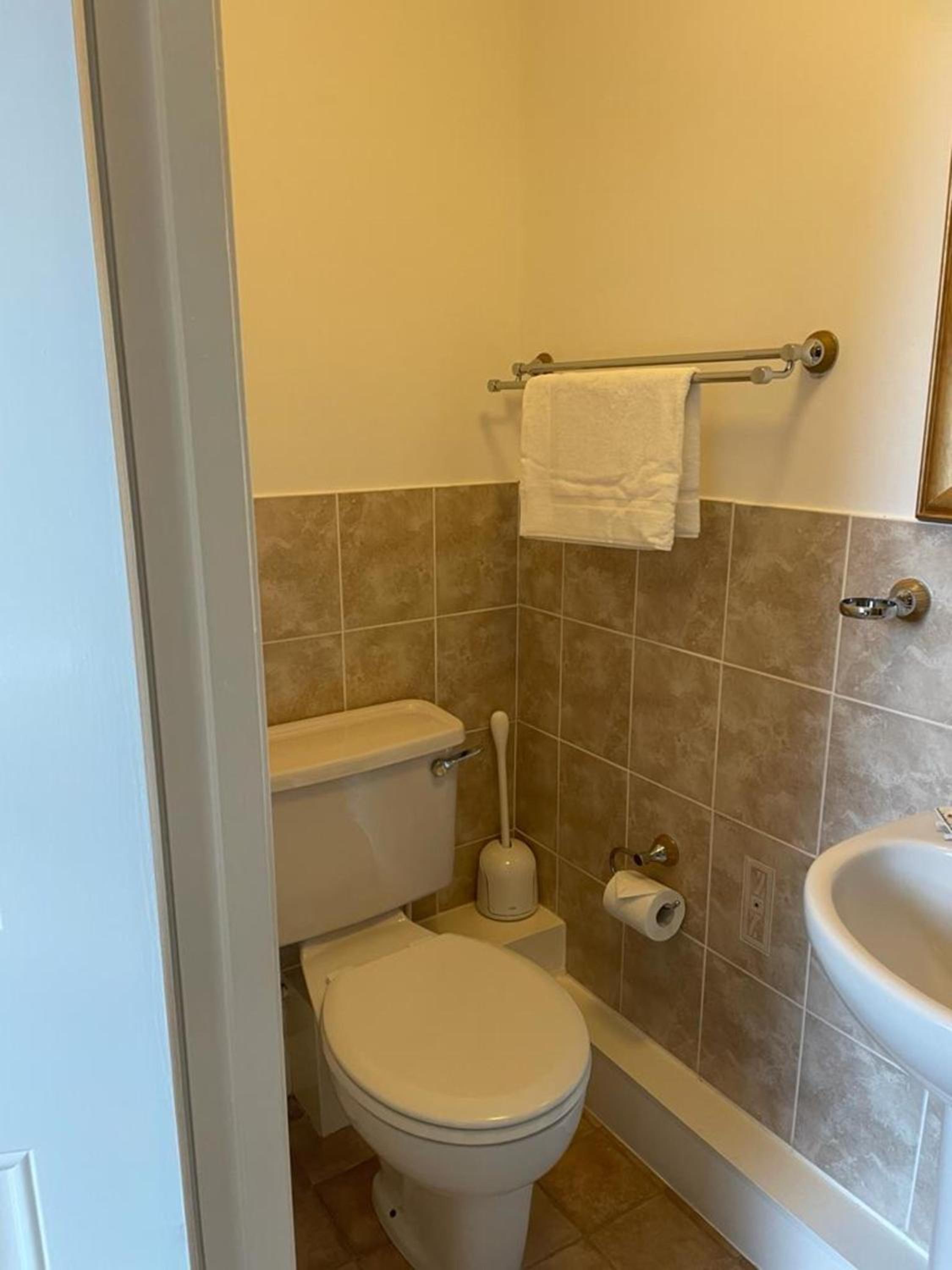 Single Room with Bathroom Outside of Room photo 3