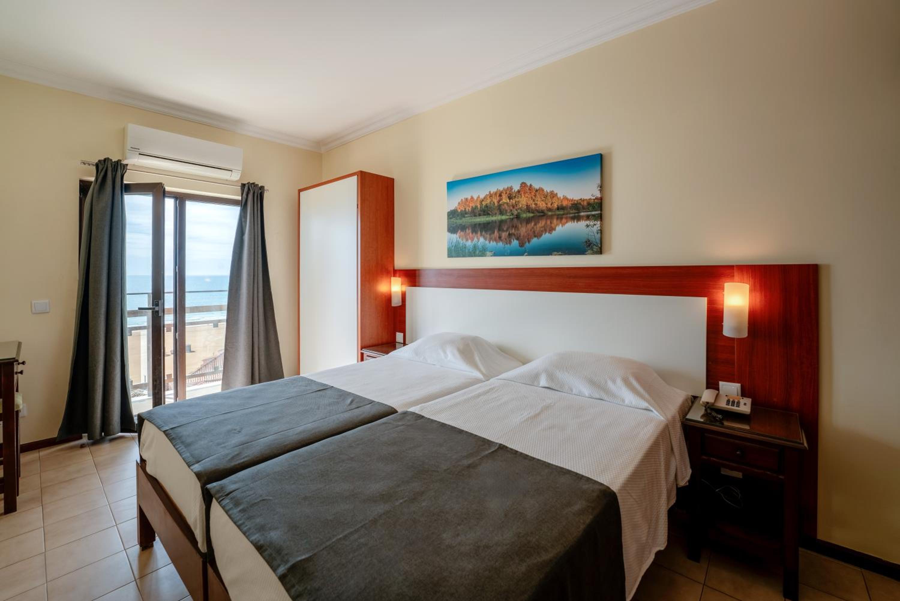 Standard Triple Room with Sea View - Photo 1
