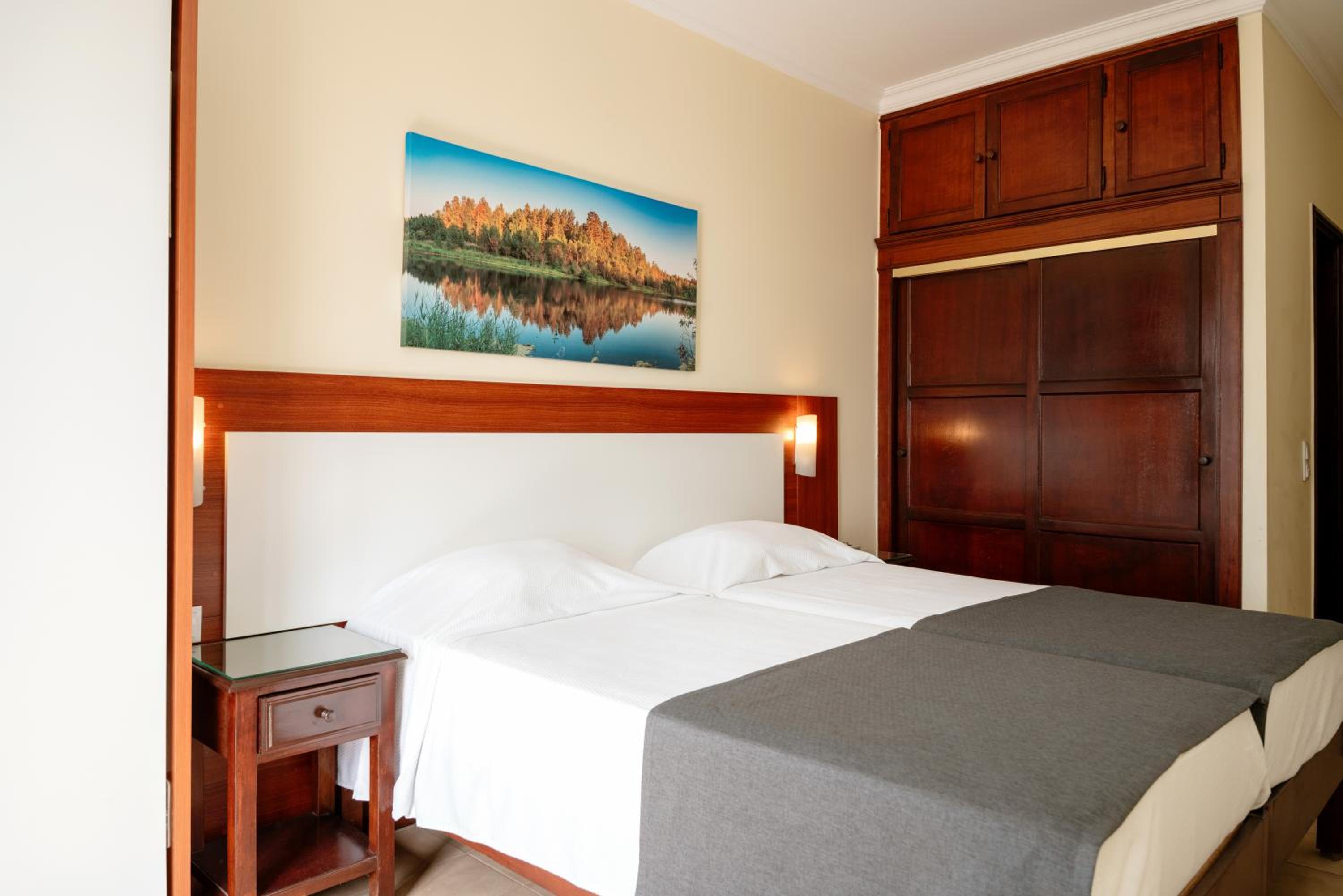 Standard Twin Room - Photo 1