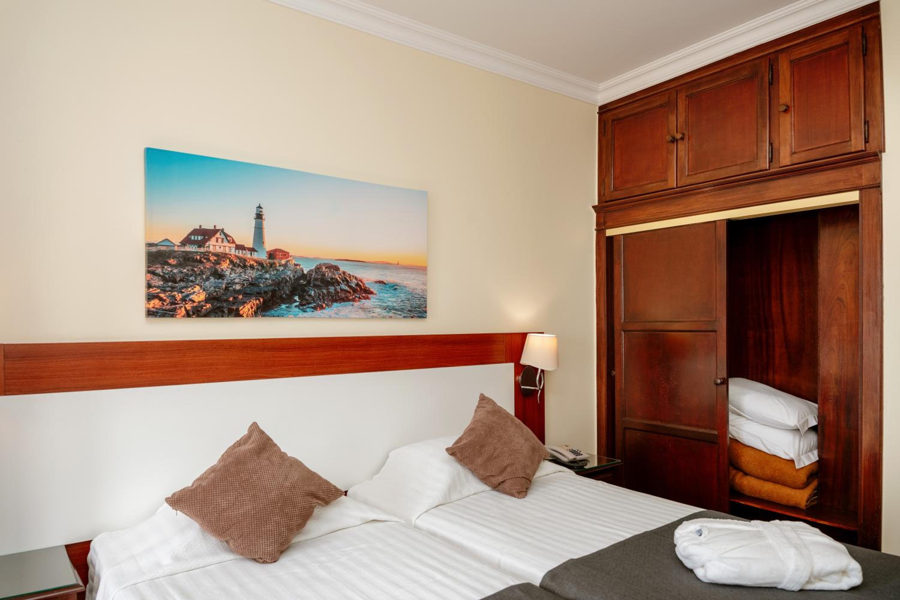 Standard Twin Room - Photo 12