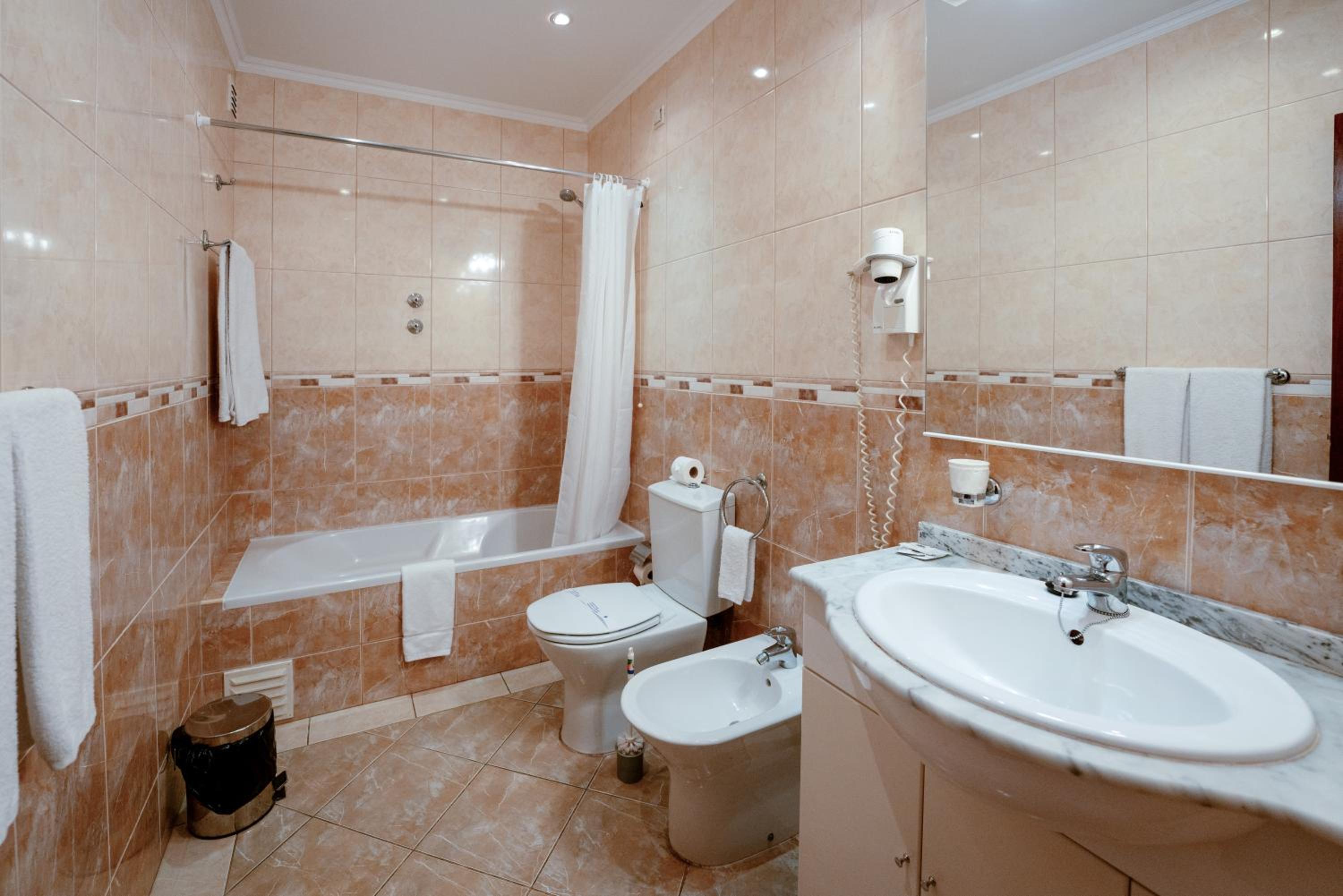 Standard Triple Room with Sea View - Photo 6
