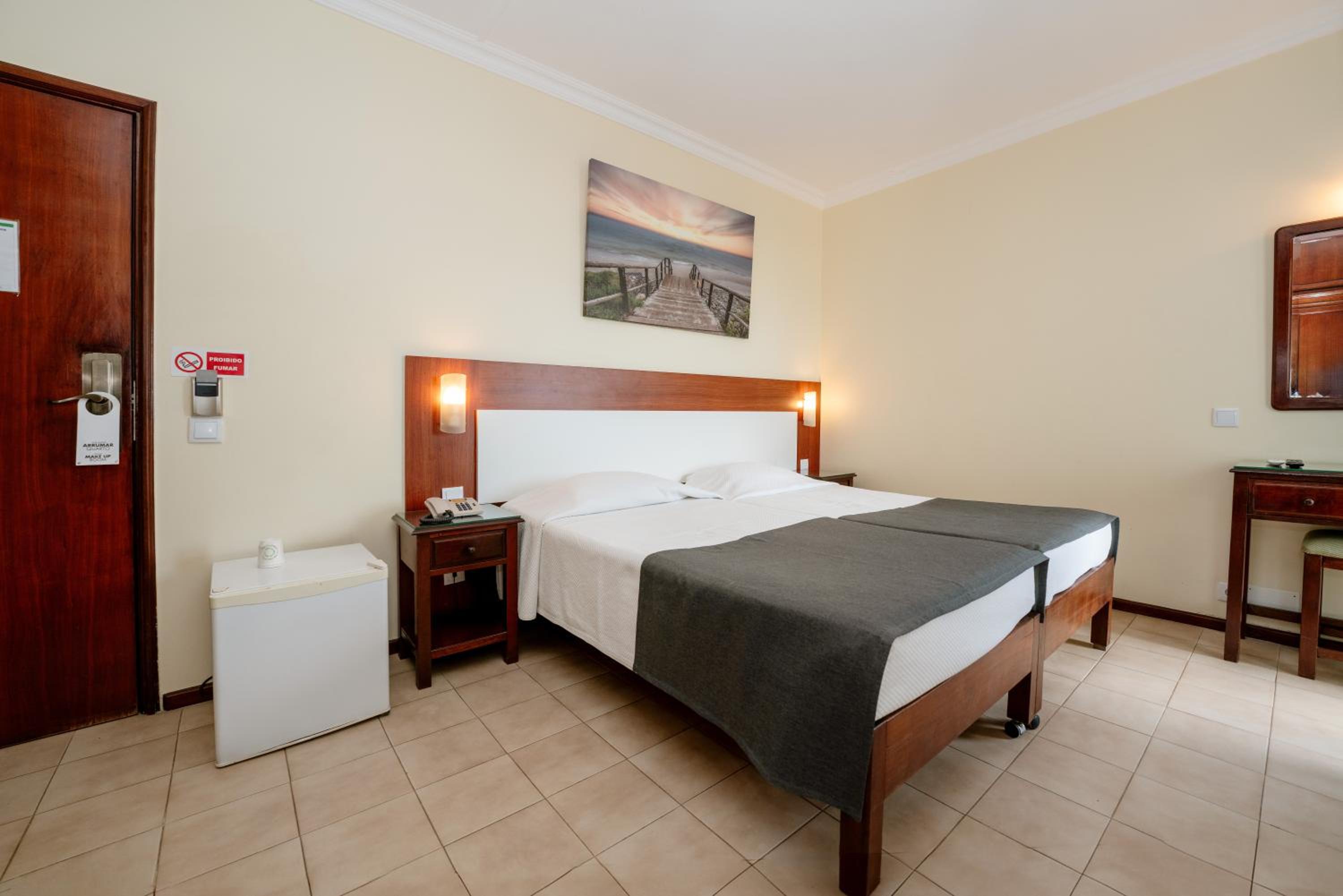 Standard Twin Room - Photo 10
