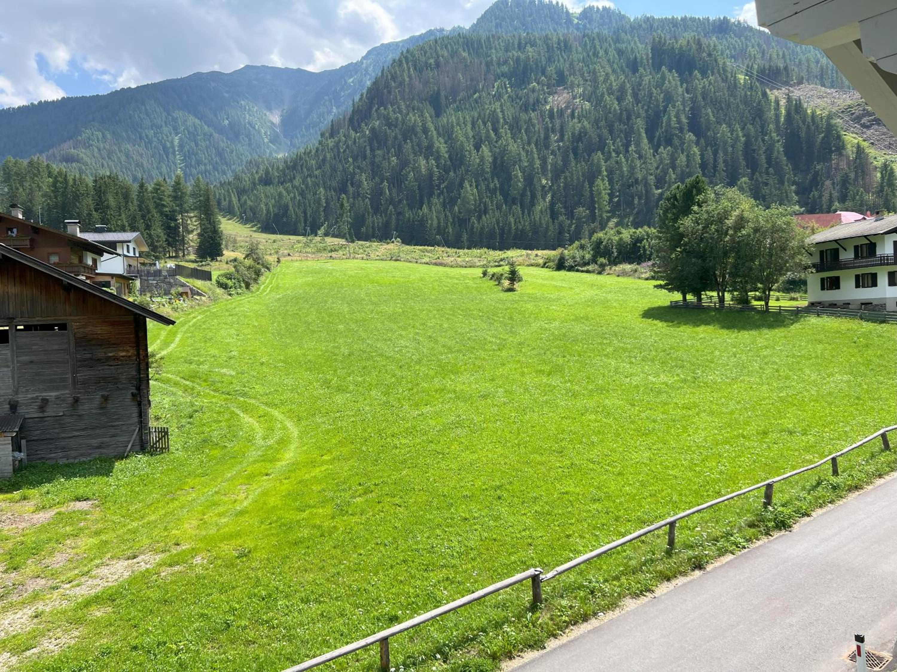 Deluxe Double Room with Balcony photo 2