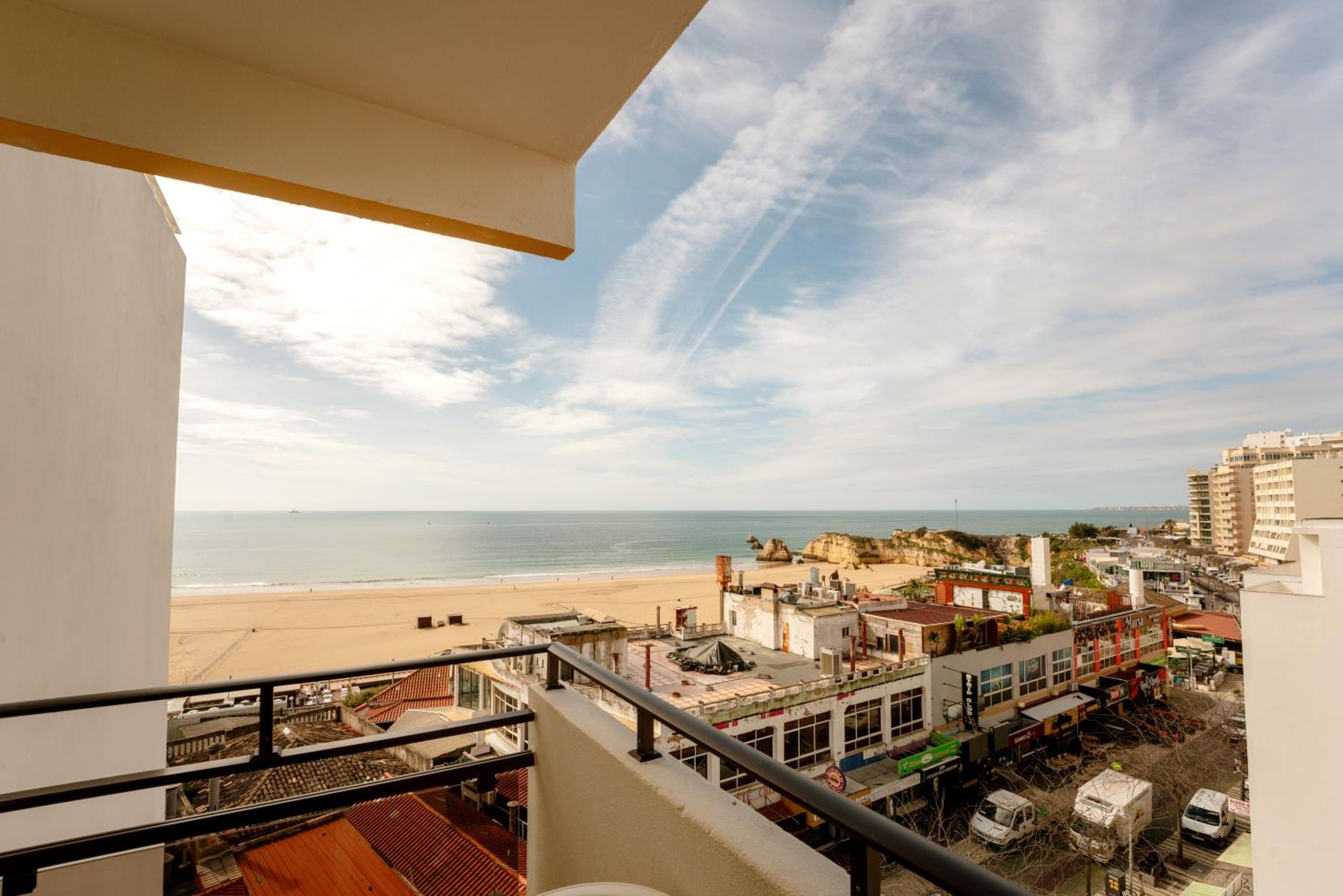 Superior Twin Room with Sea View - Photo 3