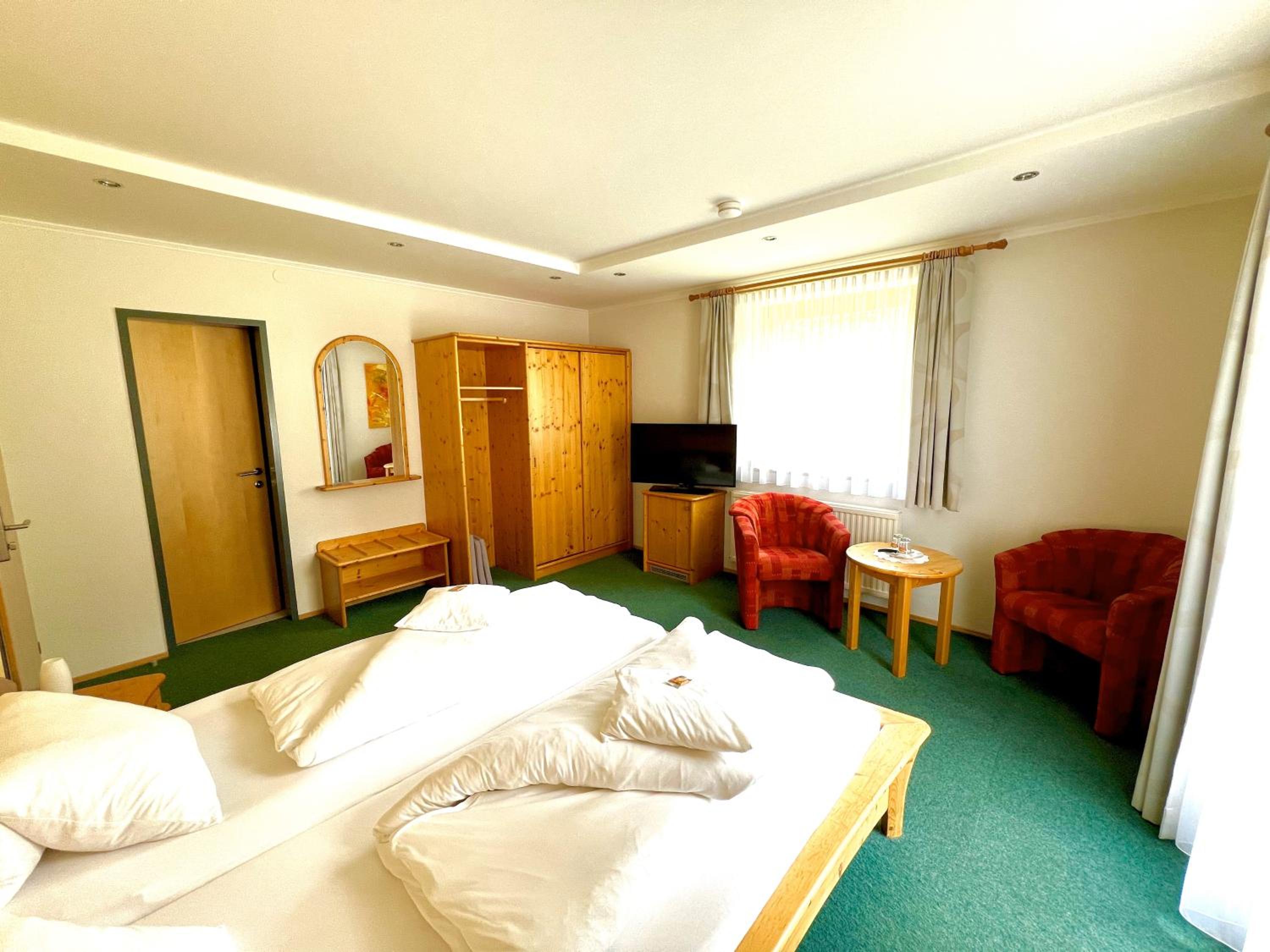 Deluxe Double Room with Balcony photo 3