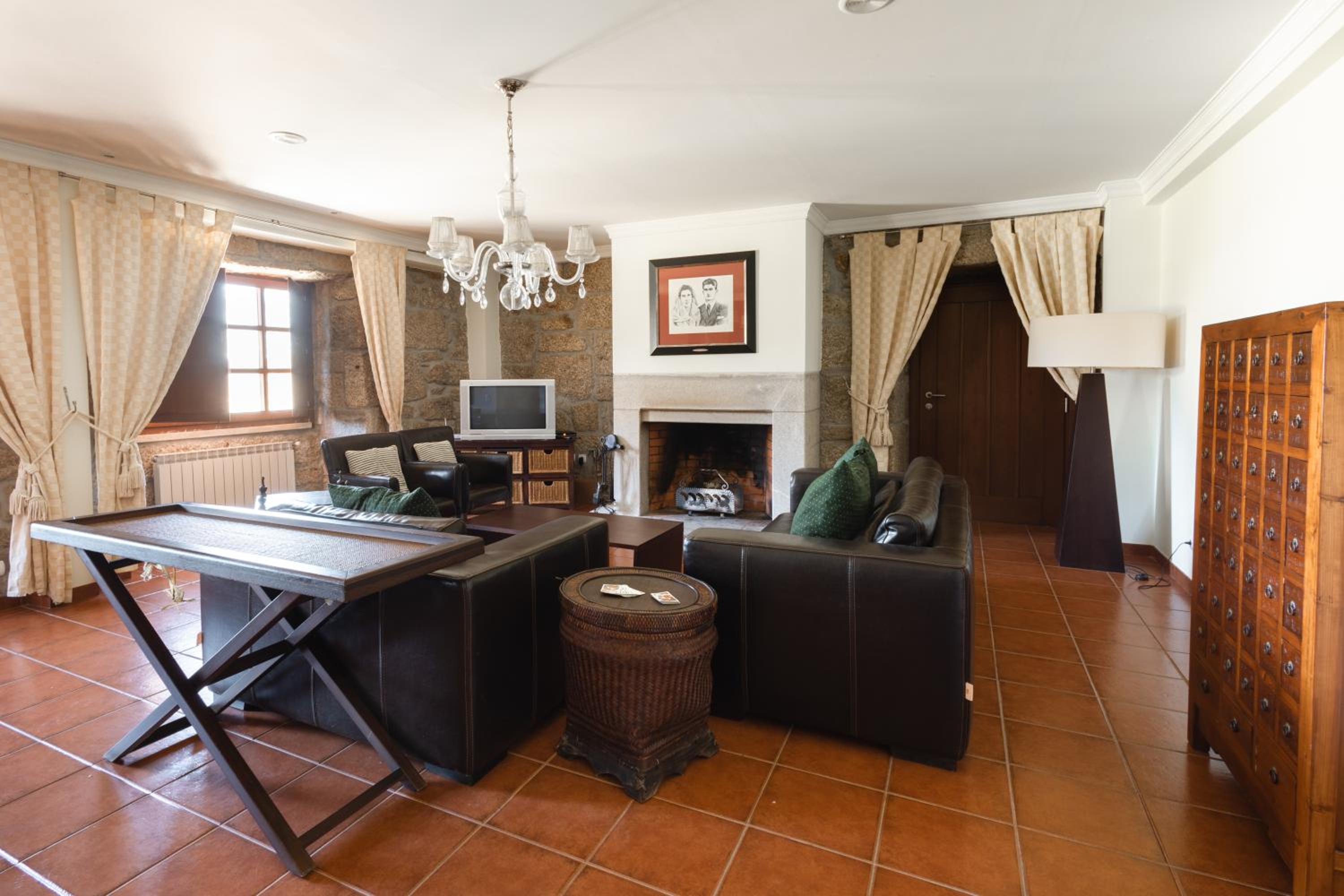 Five-Bedroom House photo 2