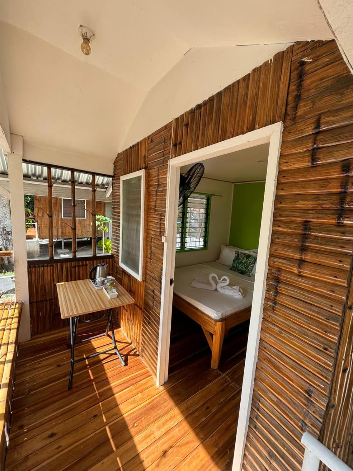Double Room with Private Bathroom - Photo 10
