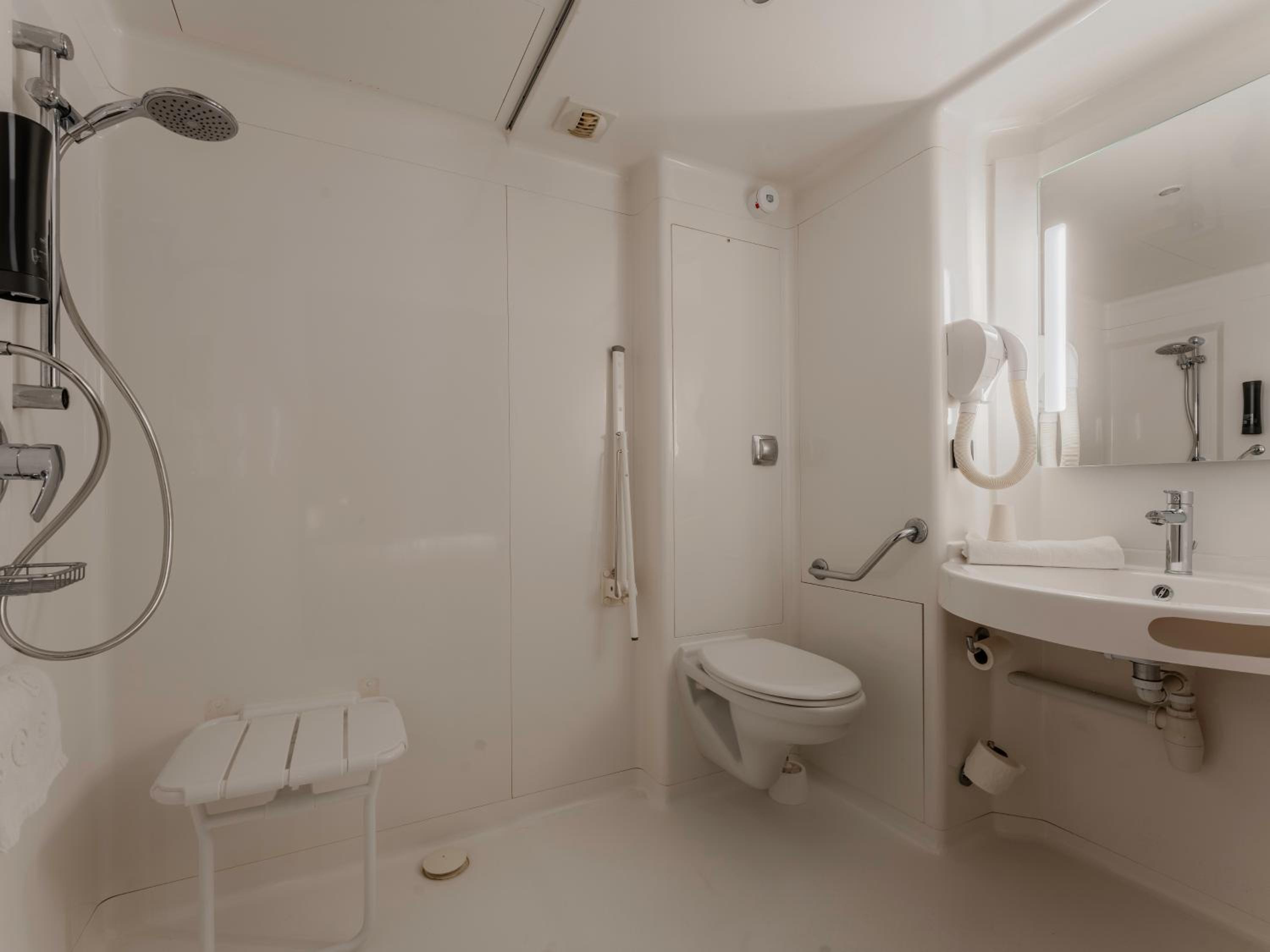 Double Room - Disability Access - Photo 5
