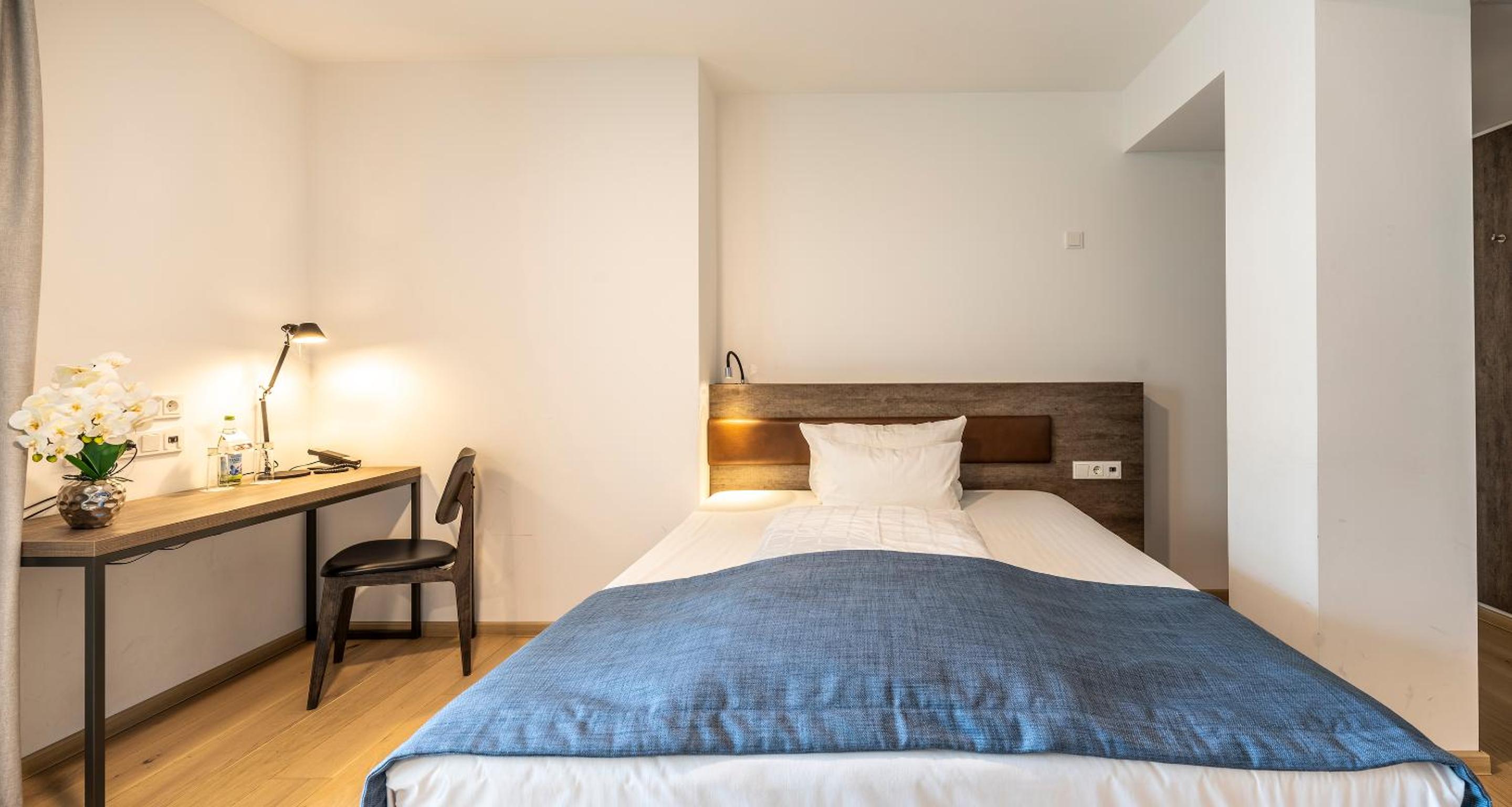 Studio Apartment - Photo 2