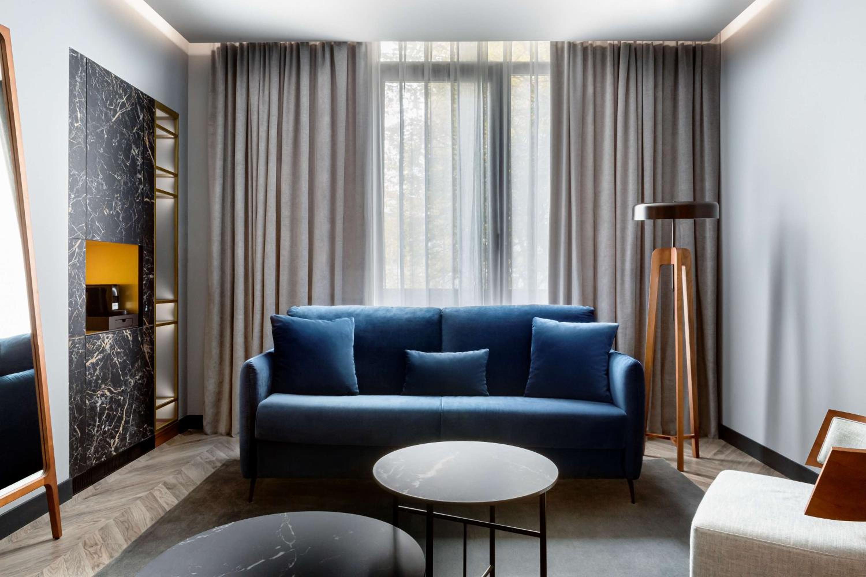 Suite - Photo 4
