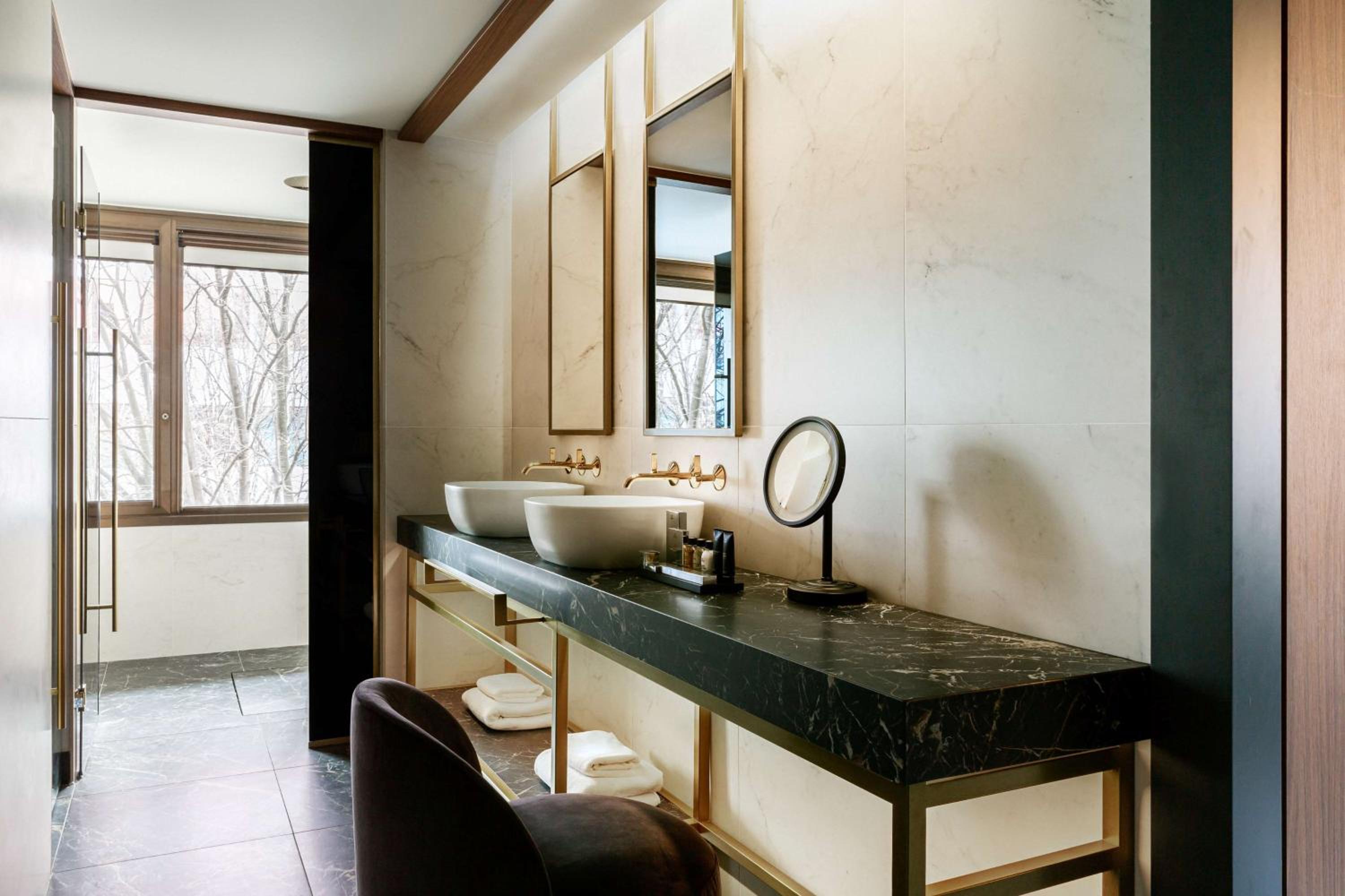 Suite - Photo 8