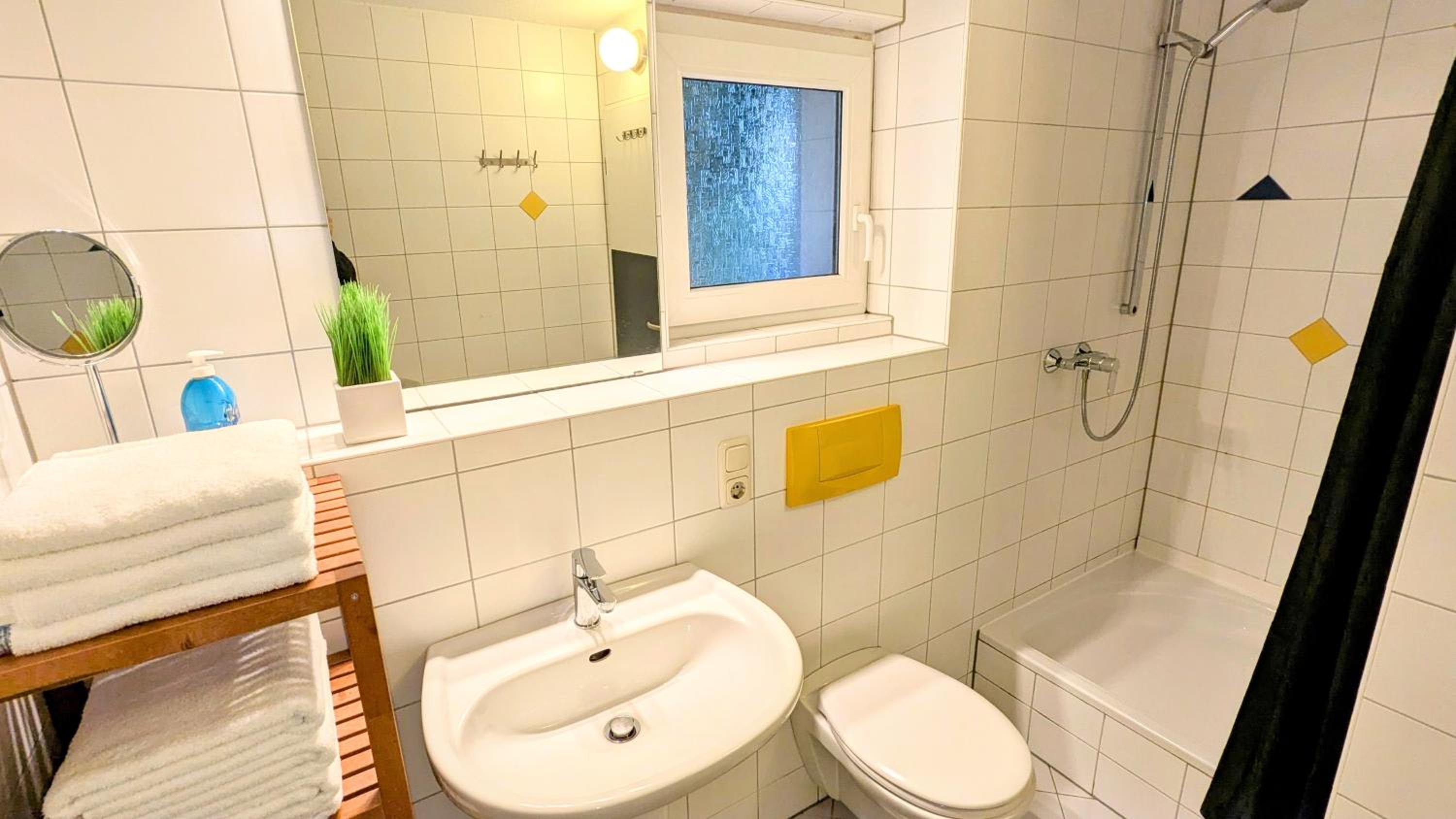 Two-Bedroom Apartment - Photo 30