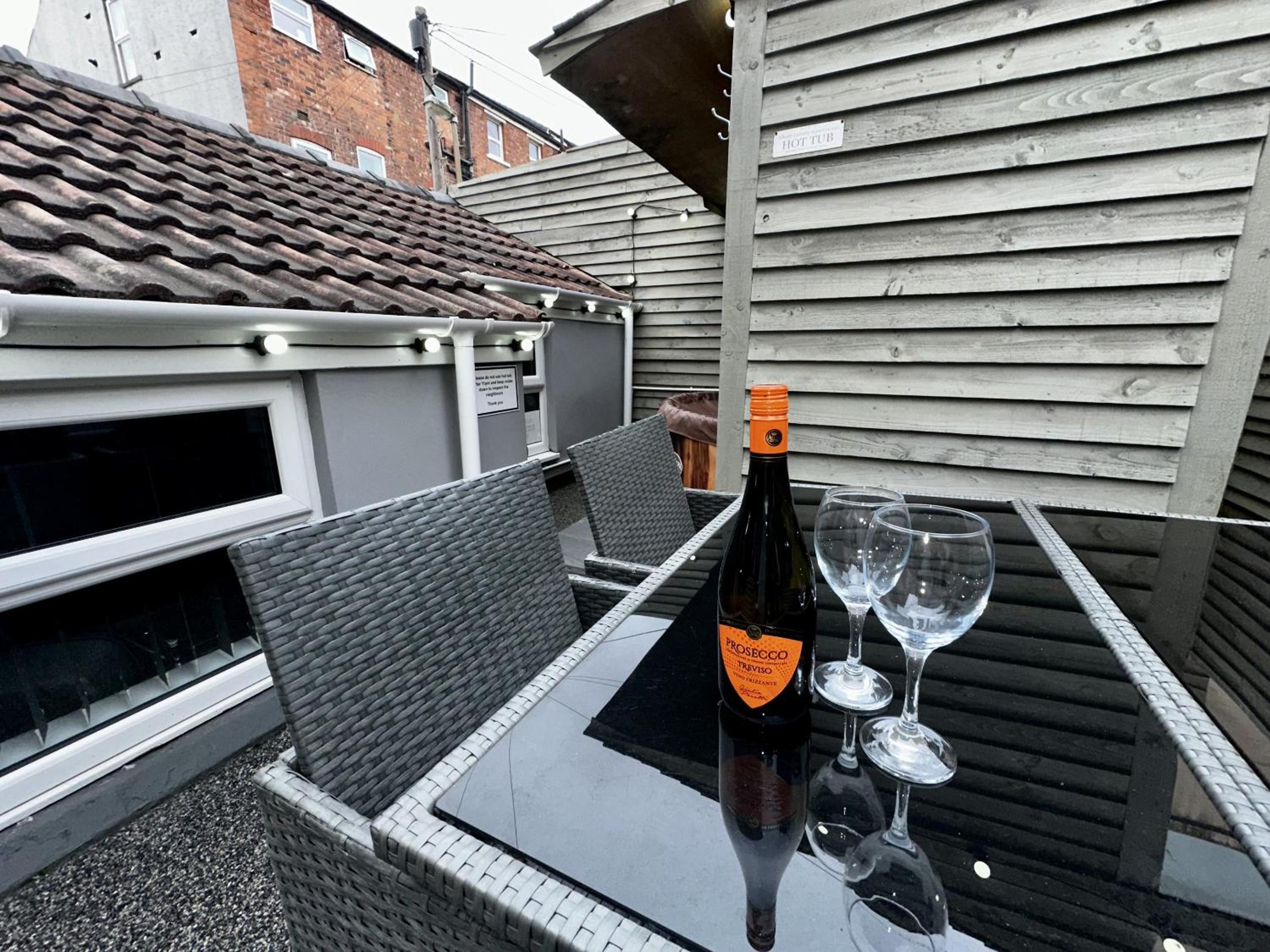 Delux apartment with hot tub in garden - Photo 16