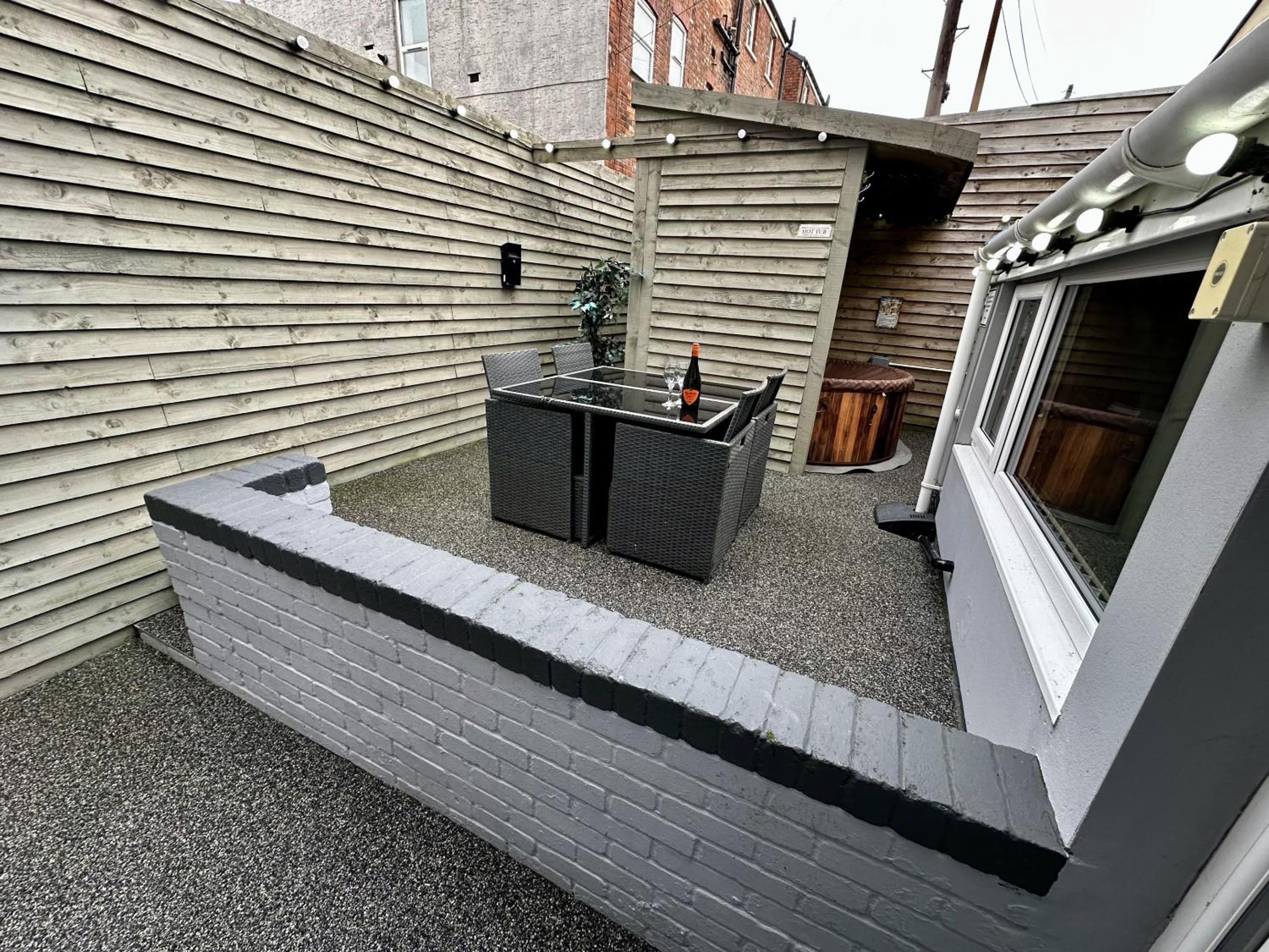 Delux apartment with hot tub in garden - Photo 18