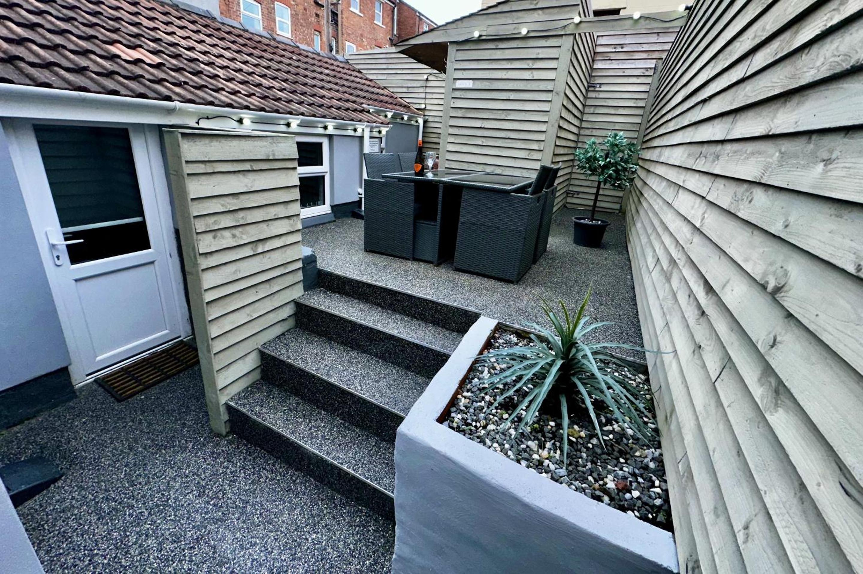 Delux apartment with hot tub in garden - Photo 17