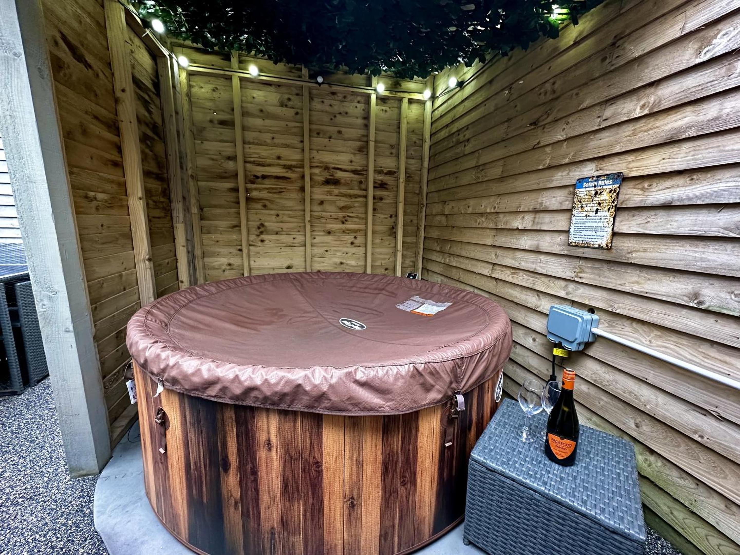 Delux apartment with hot tub in garden - Photo 19
