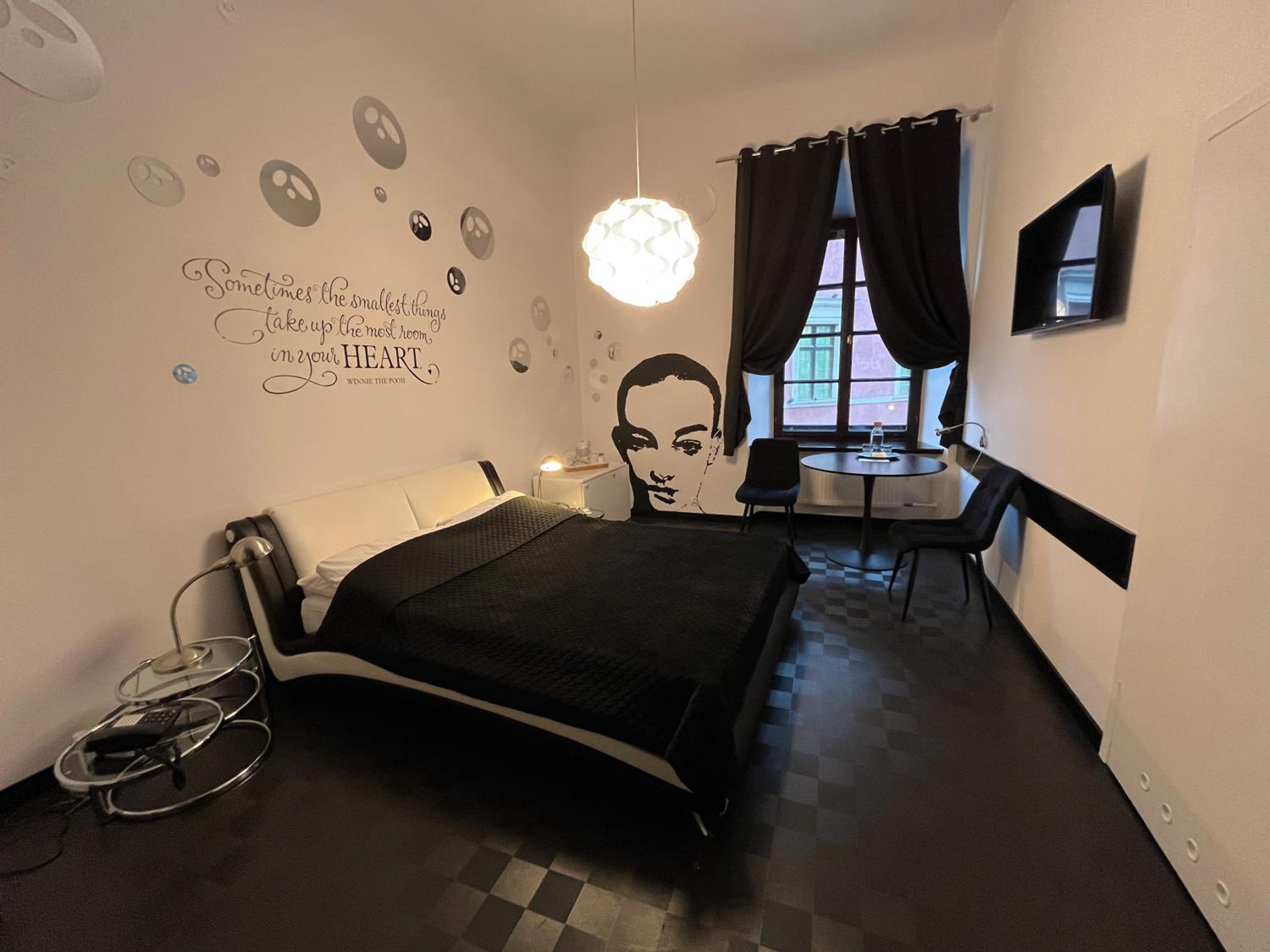 Deluxe Double Room - Photo 10